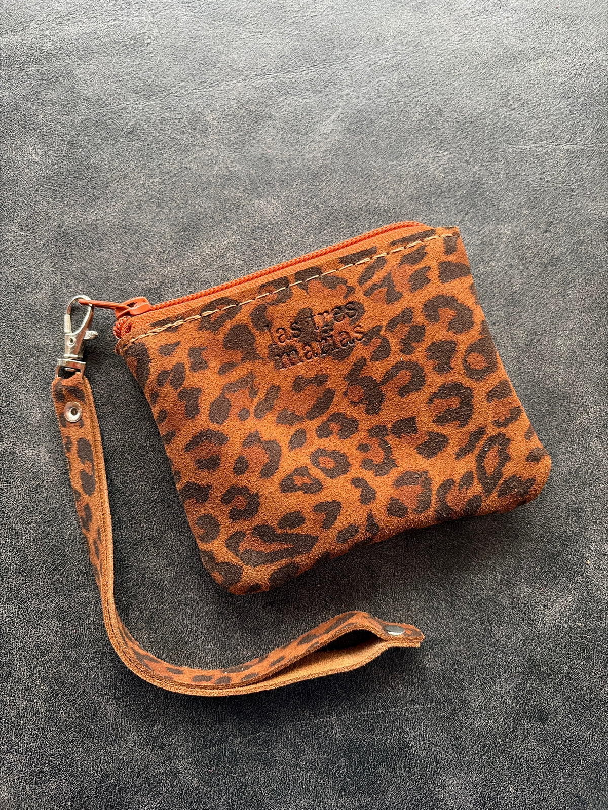 Monedero cuero animal print avellana