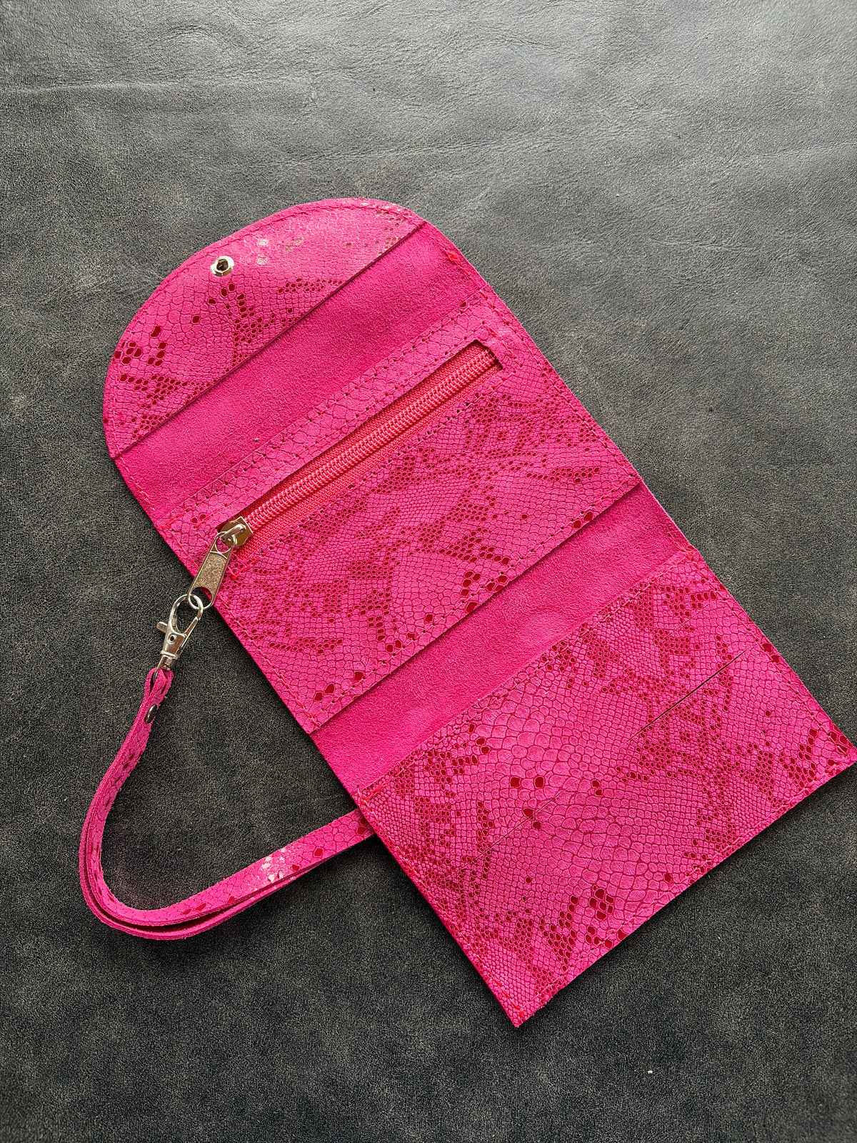 Billetera cuero fucsia pitón