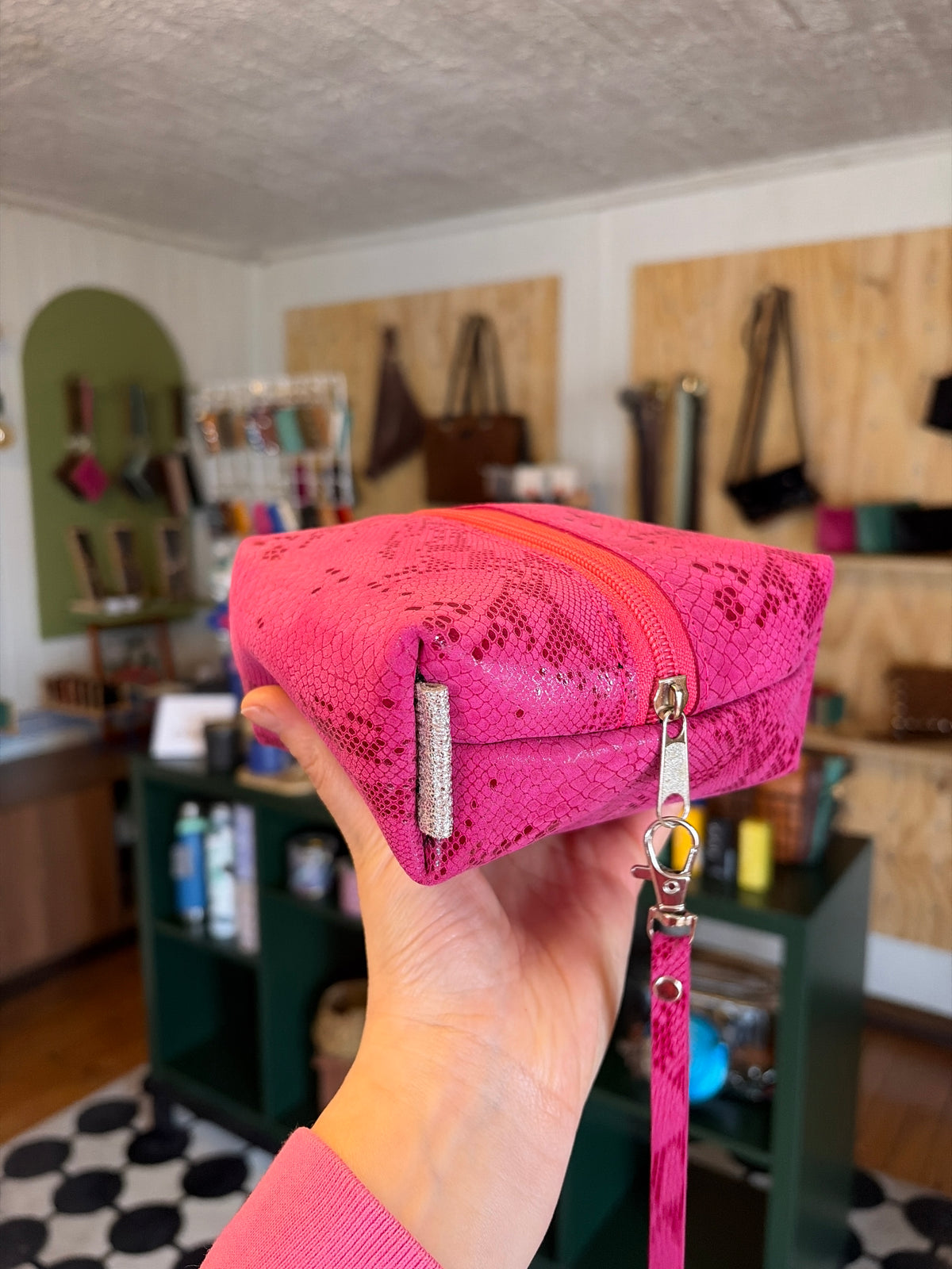Cosmetiquero box de cuero fucsia pitón