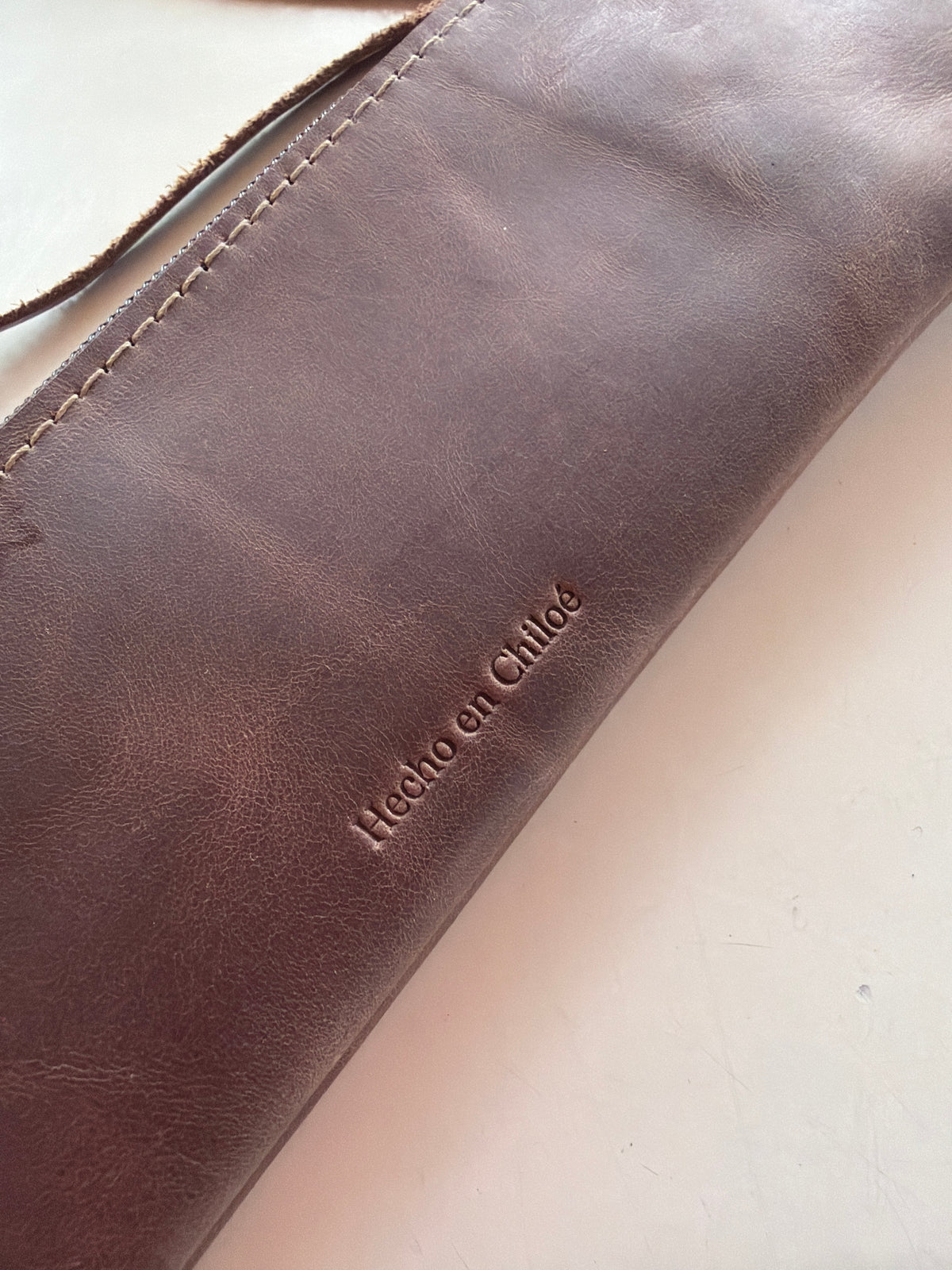 Estuche de cuero chocolate everest