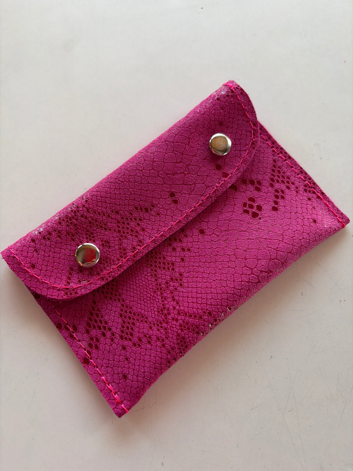 Tarjetero doble broche fucsia piton