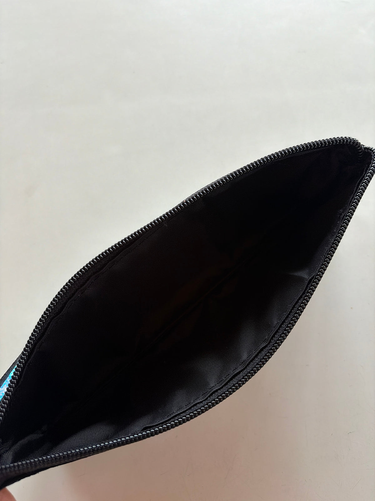 Estuche de cuero cebra tornasol