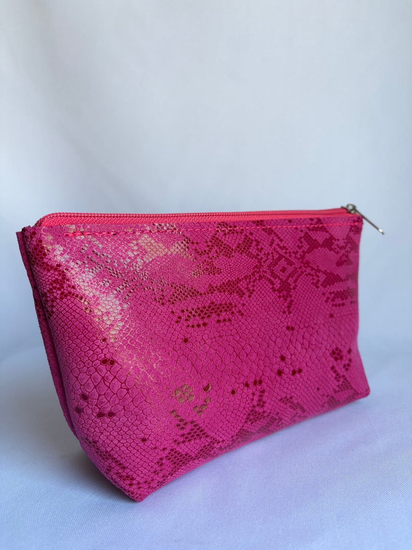 Cosmetiquero básico fucsia pitón