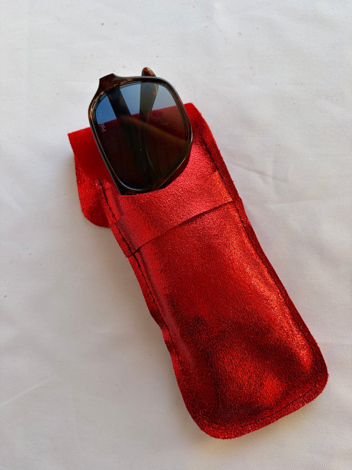 Funda de lentes rojo metalico