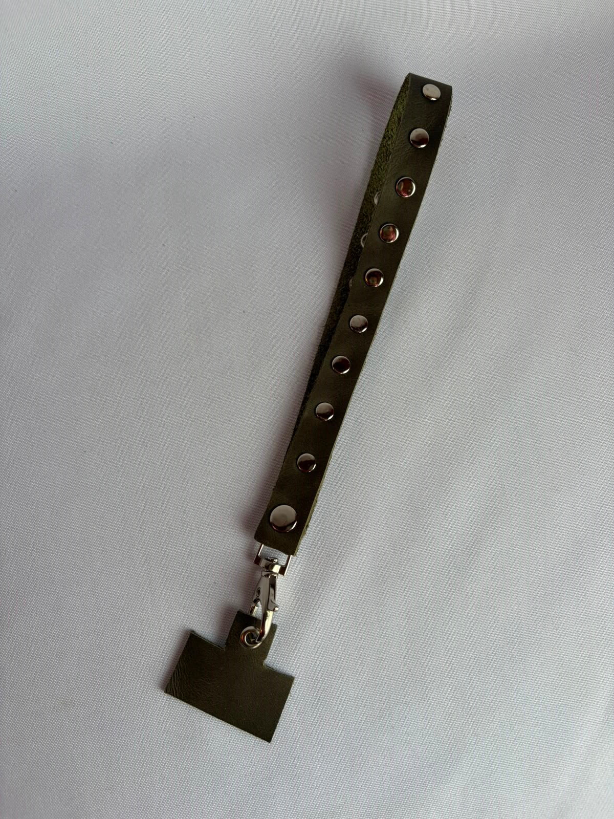 Lanyard de cuero Muñeca verde con tachas