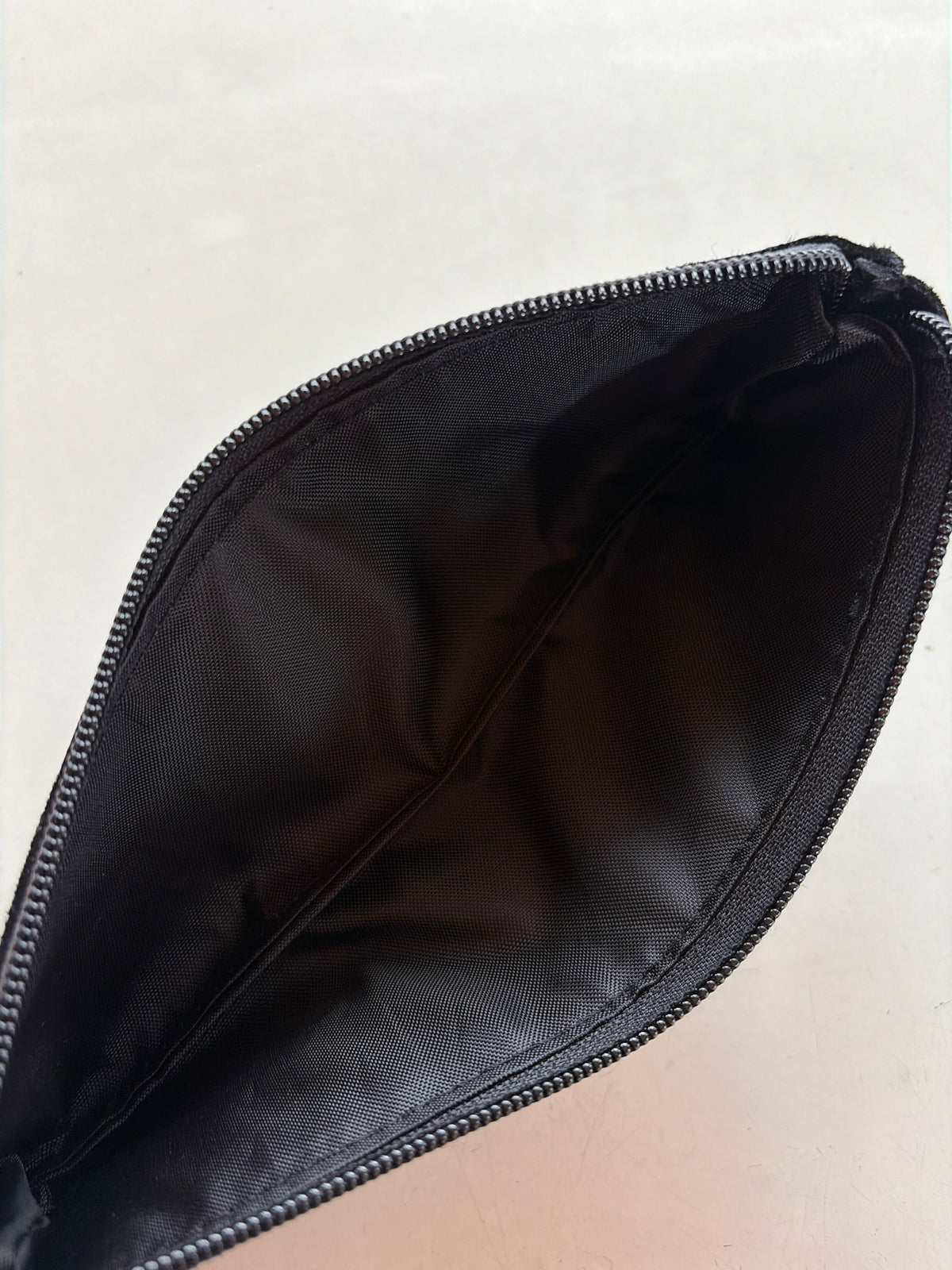 Estuche de cuero cebra negro