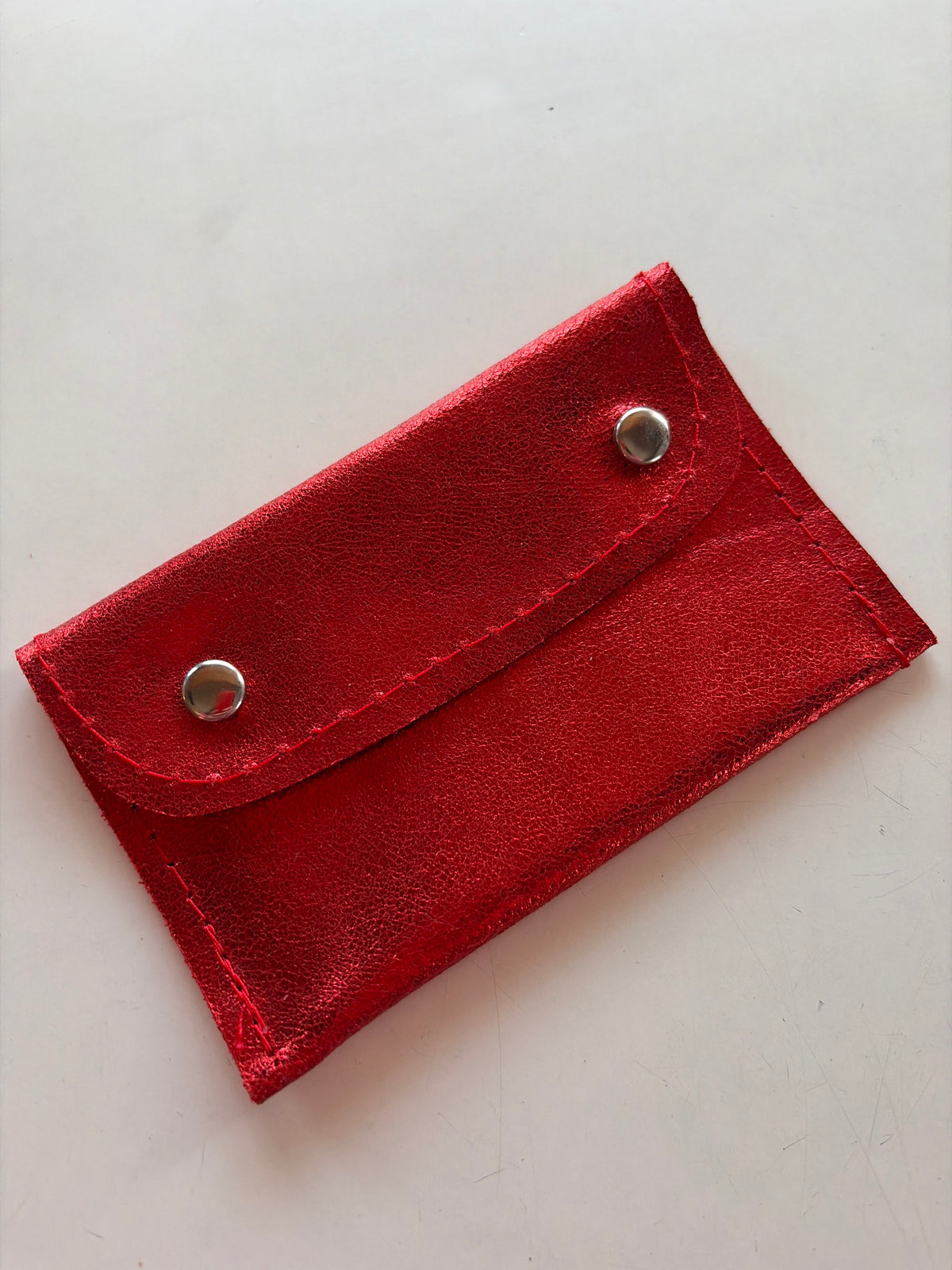 Tarjetero doble broche rojo brillante