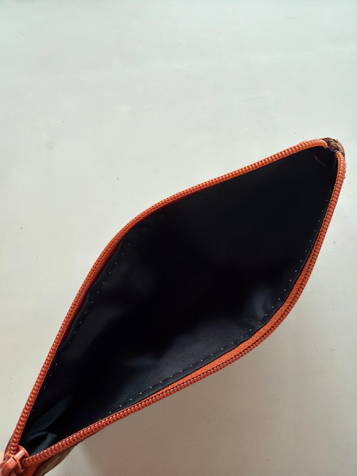 Estuche de cuero aninal print avellana