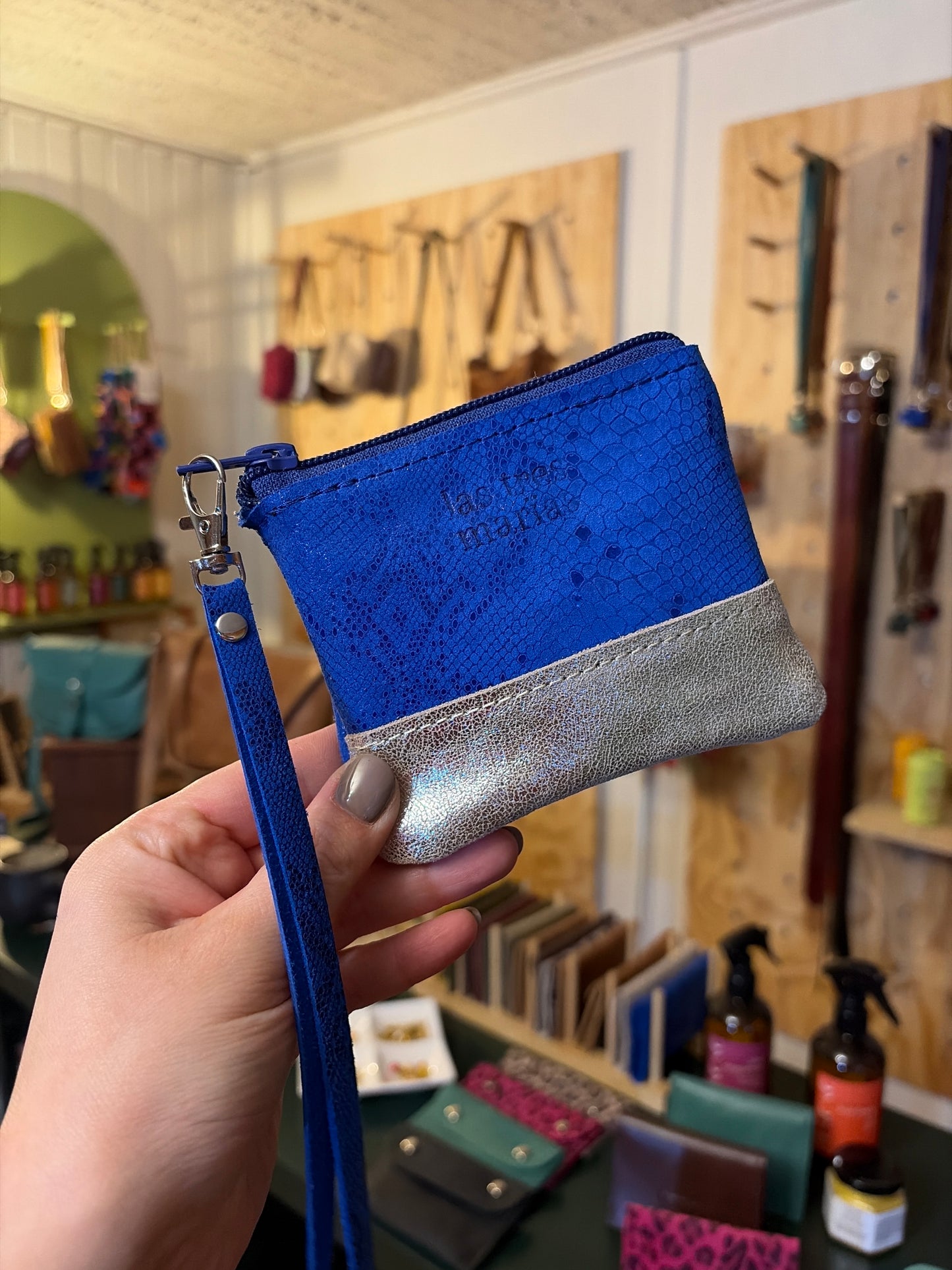 Monedero cuero azul y plata