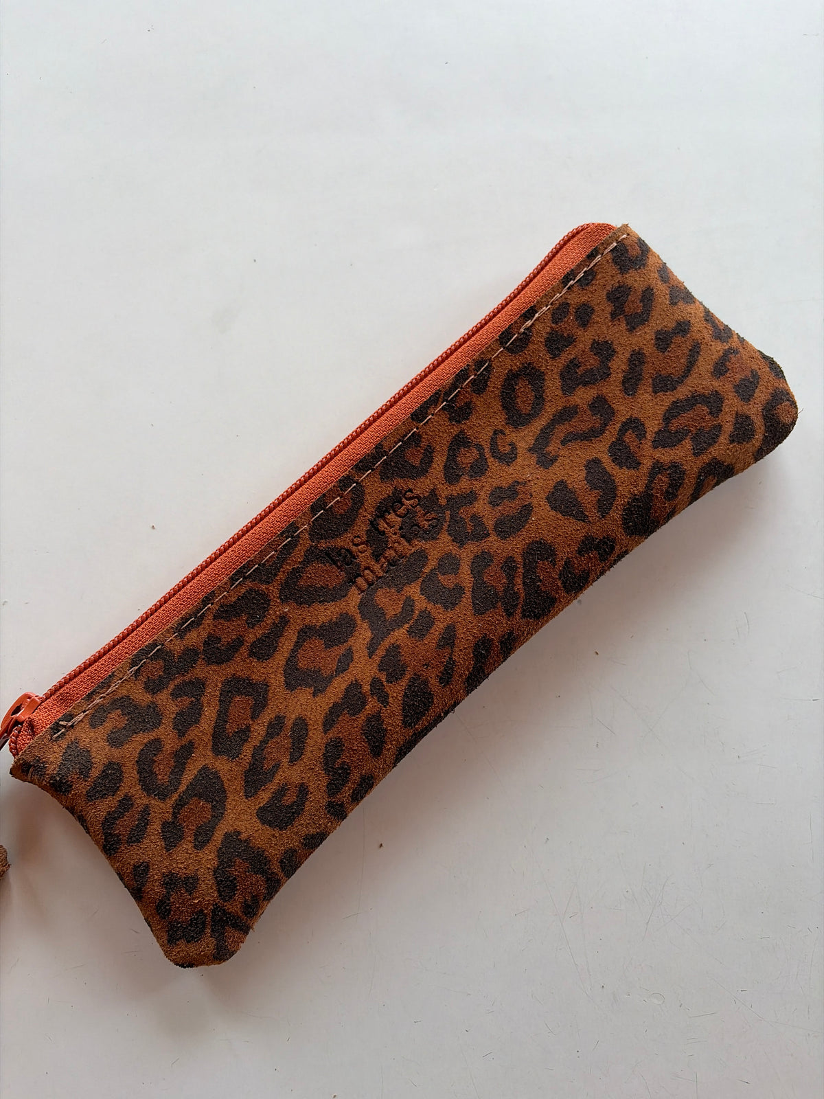 Estuche de cuero aninal print avellana
