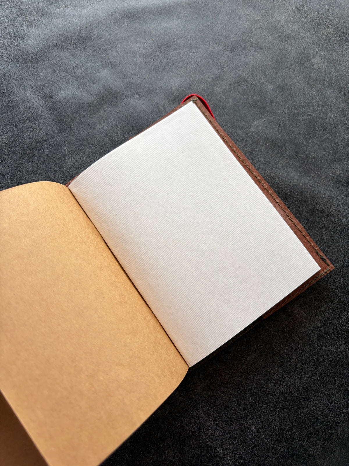 Libreta eterna cuero verde y cafe everest elastico rojo