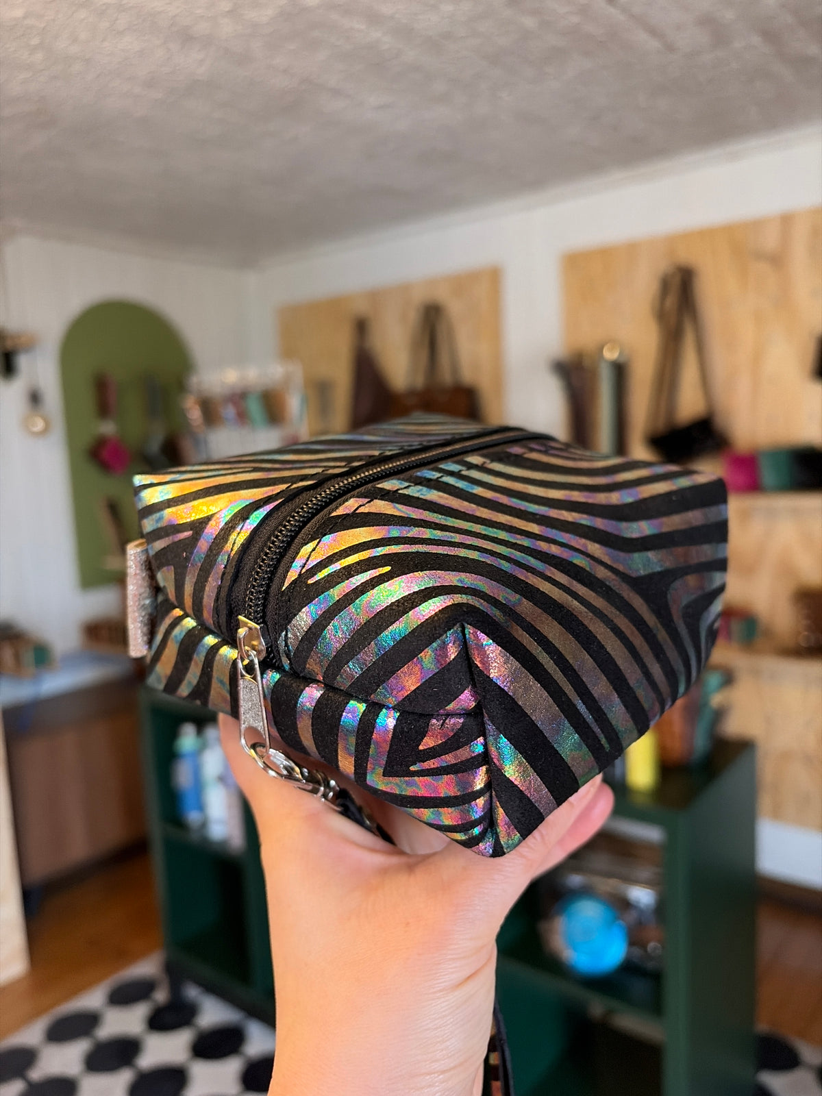 Cosmetiquero box de cuero cebra tornasol