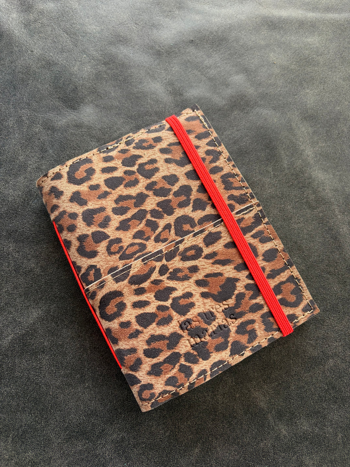 Libreta eterna cuero animal print elástico neon
