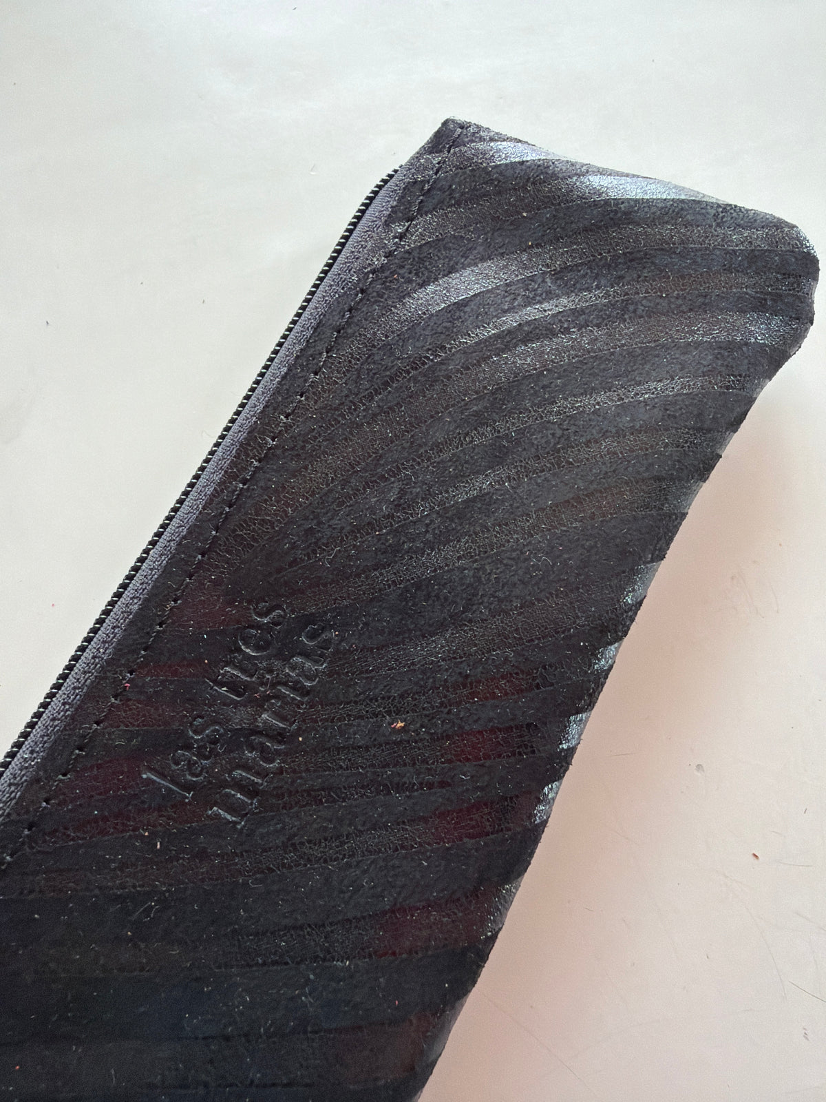 Estuche de cuero cebra negro