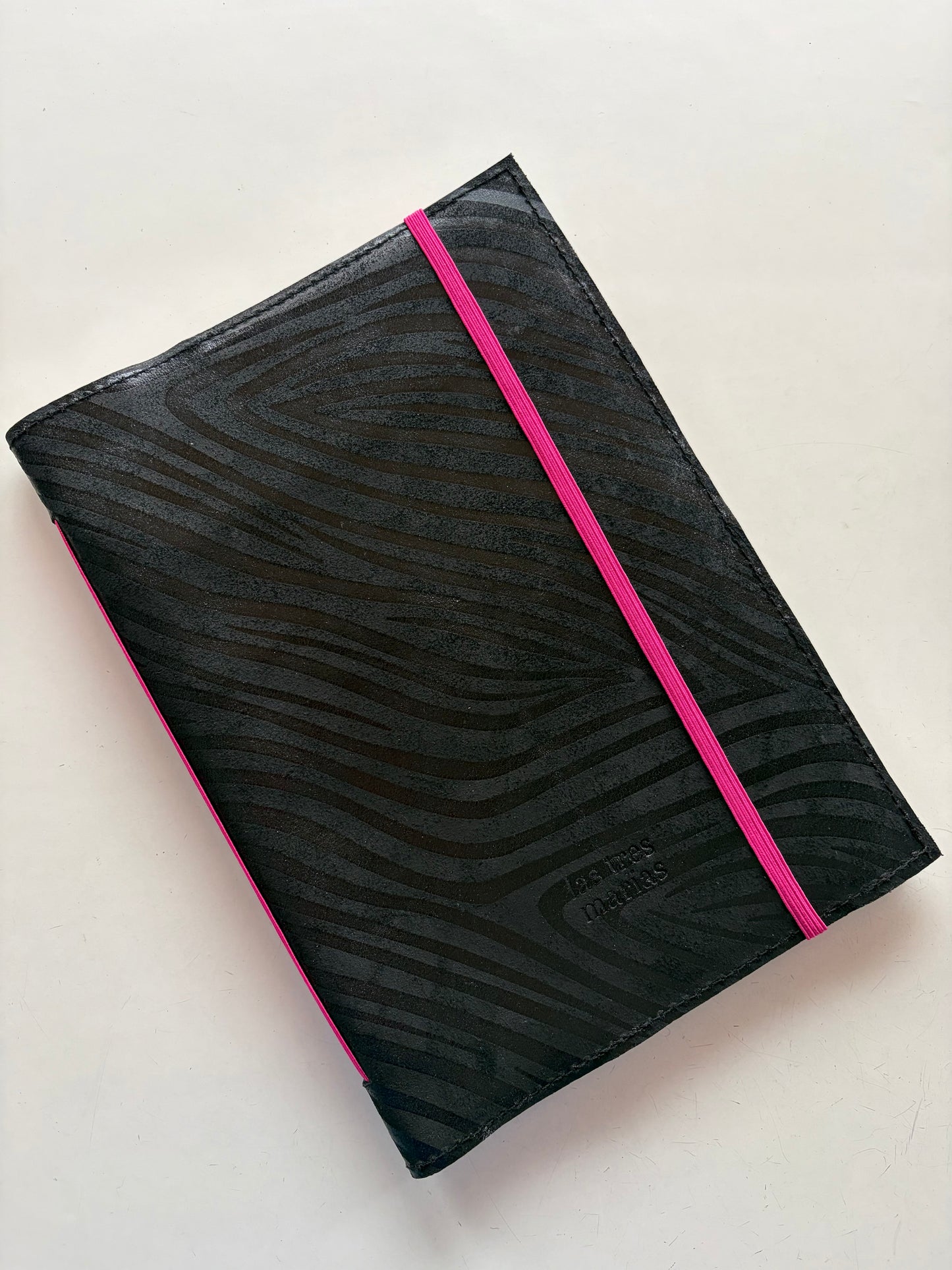 Libreta eterna cuero cebra negra