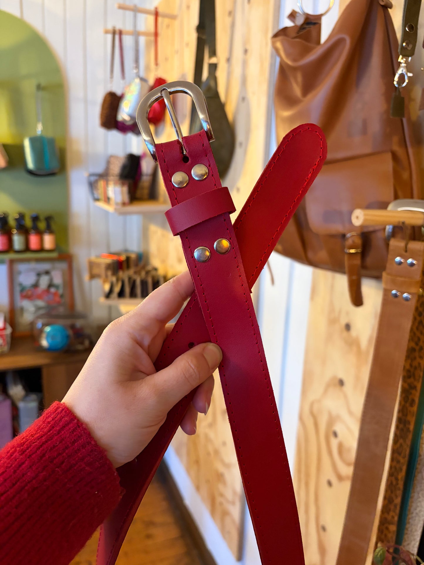 Cinturón básico de cuero rojo hebilla niquelada