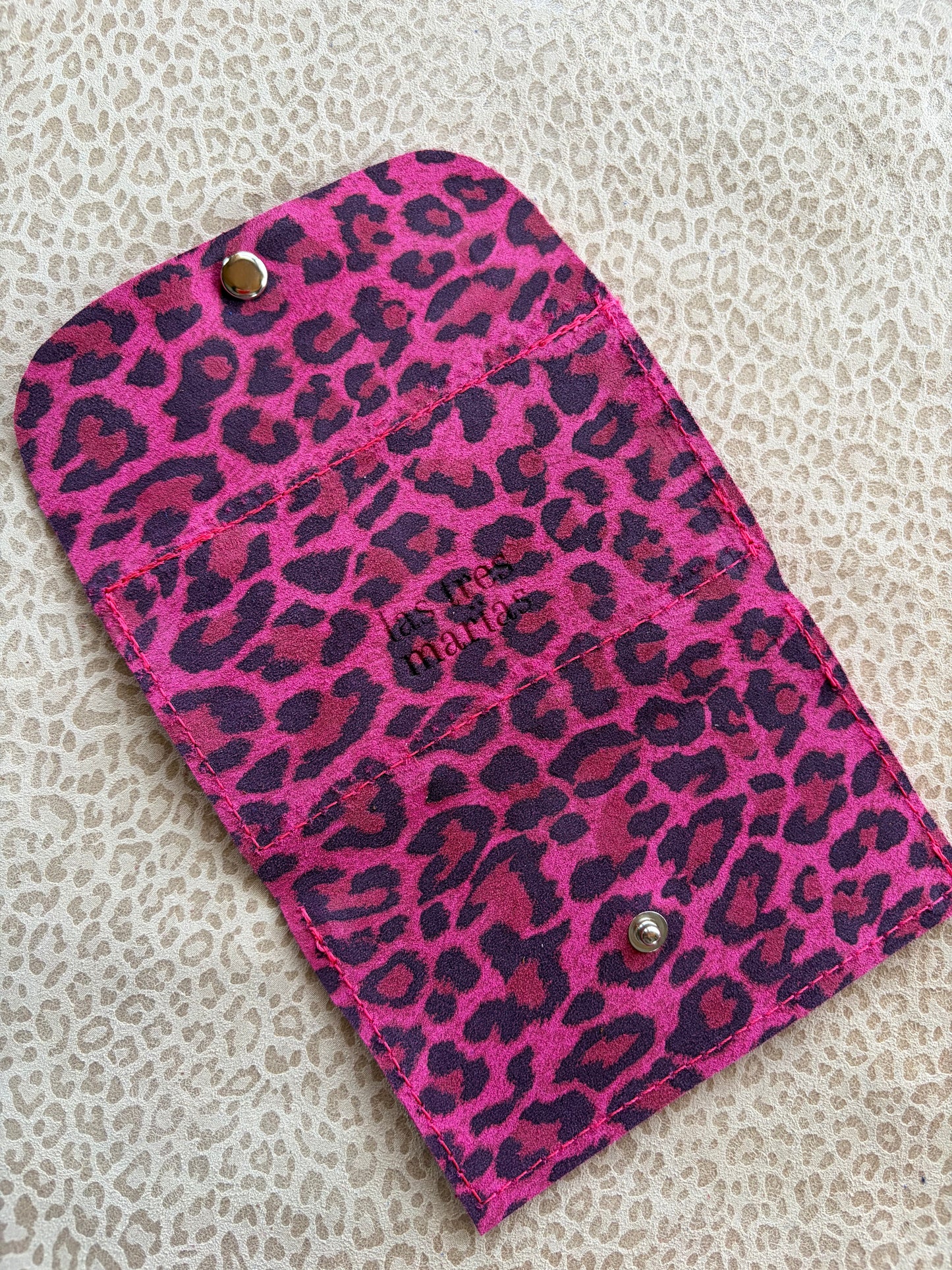 Joyero de cuero para cartera animal print fucsia