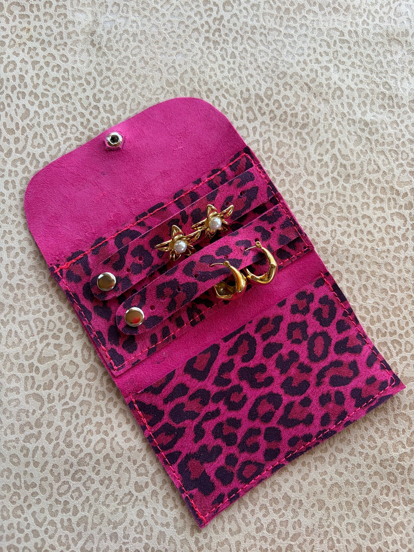 Joyero de cuero para cartera animal print fucsia