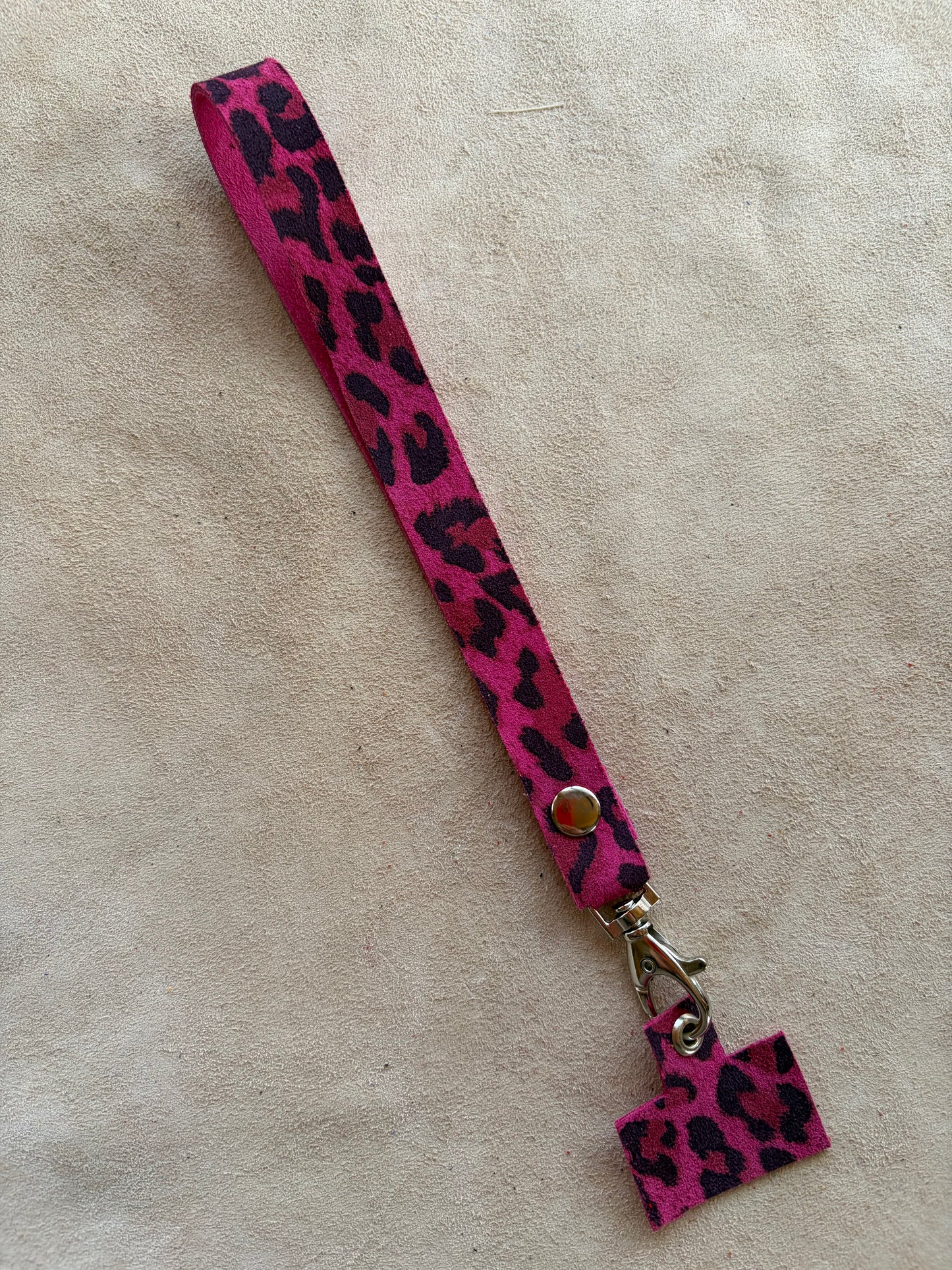 Lanyard de cuero Muñeca animal print fucsia