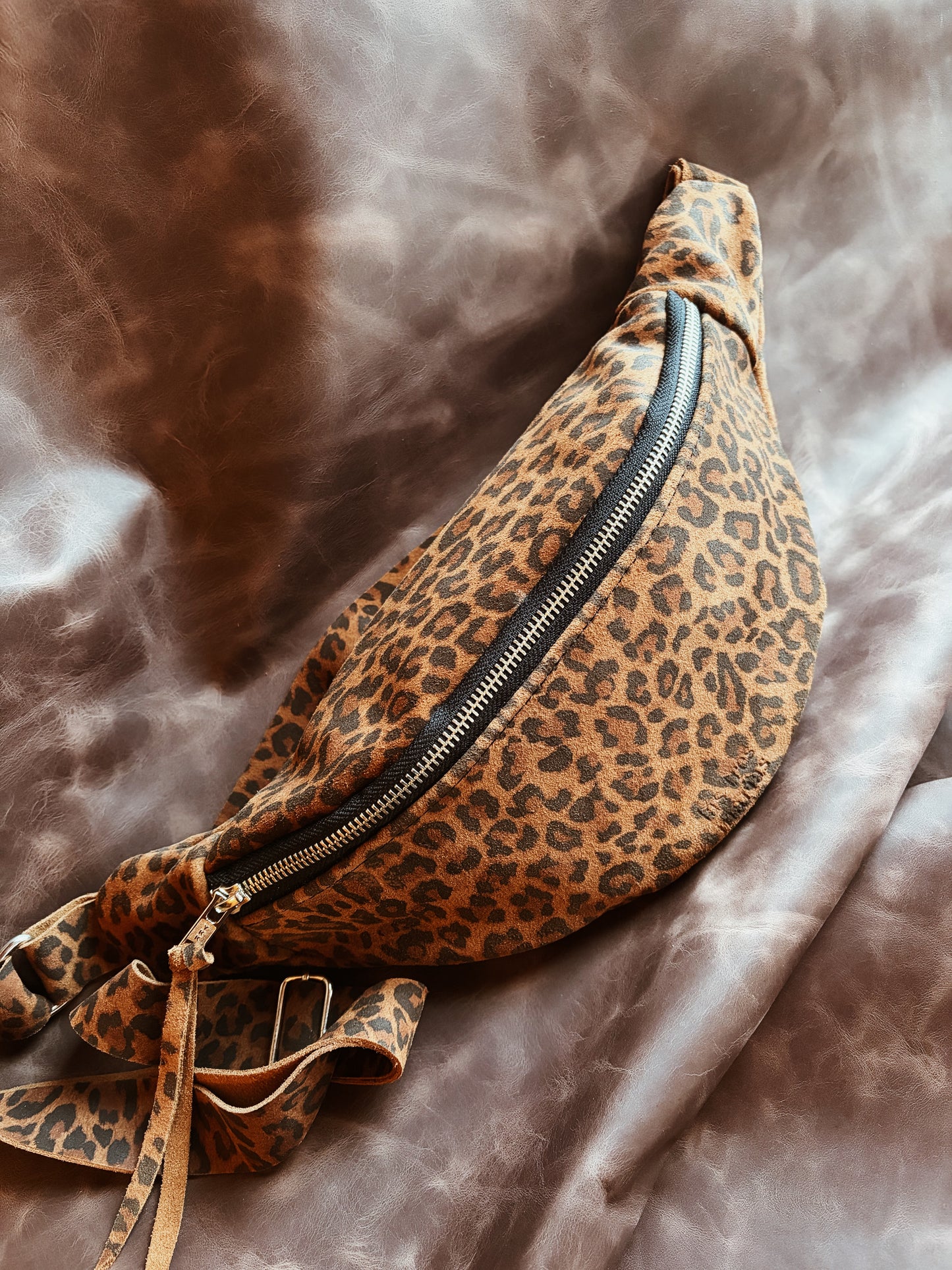 Riñonera animal print reno a avellana