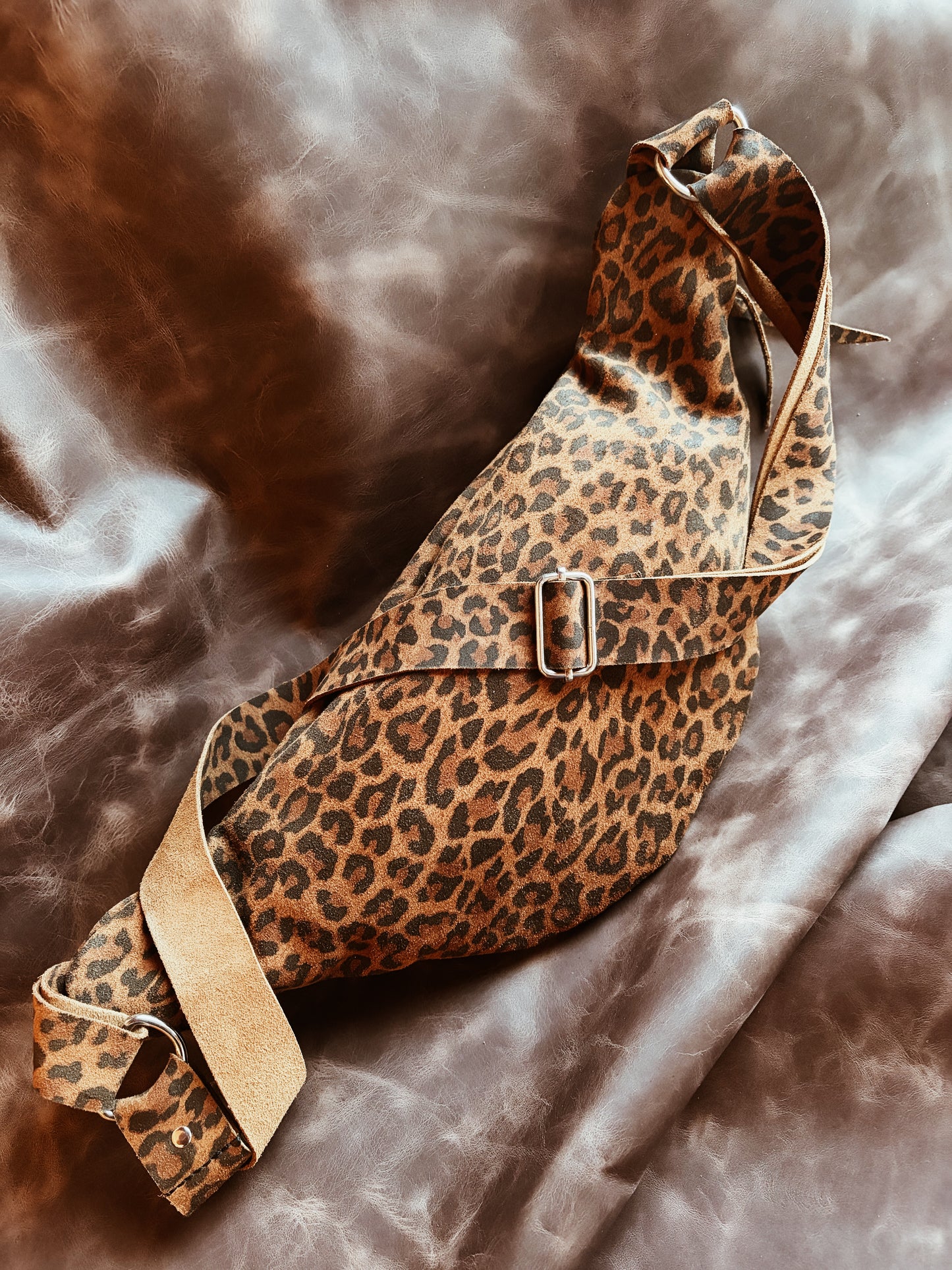 Riñonera animal print reno a avellana
