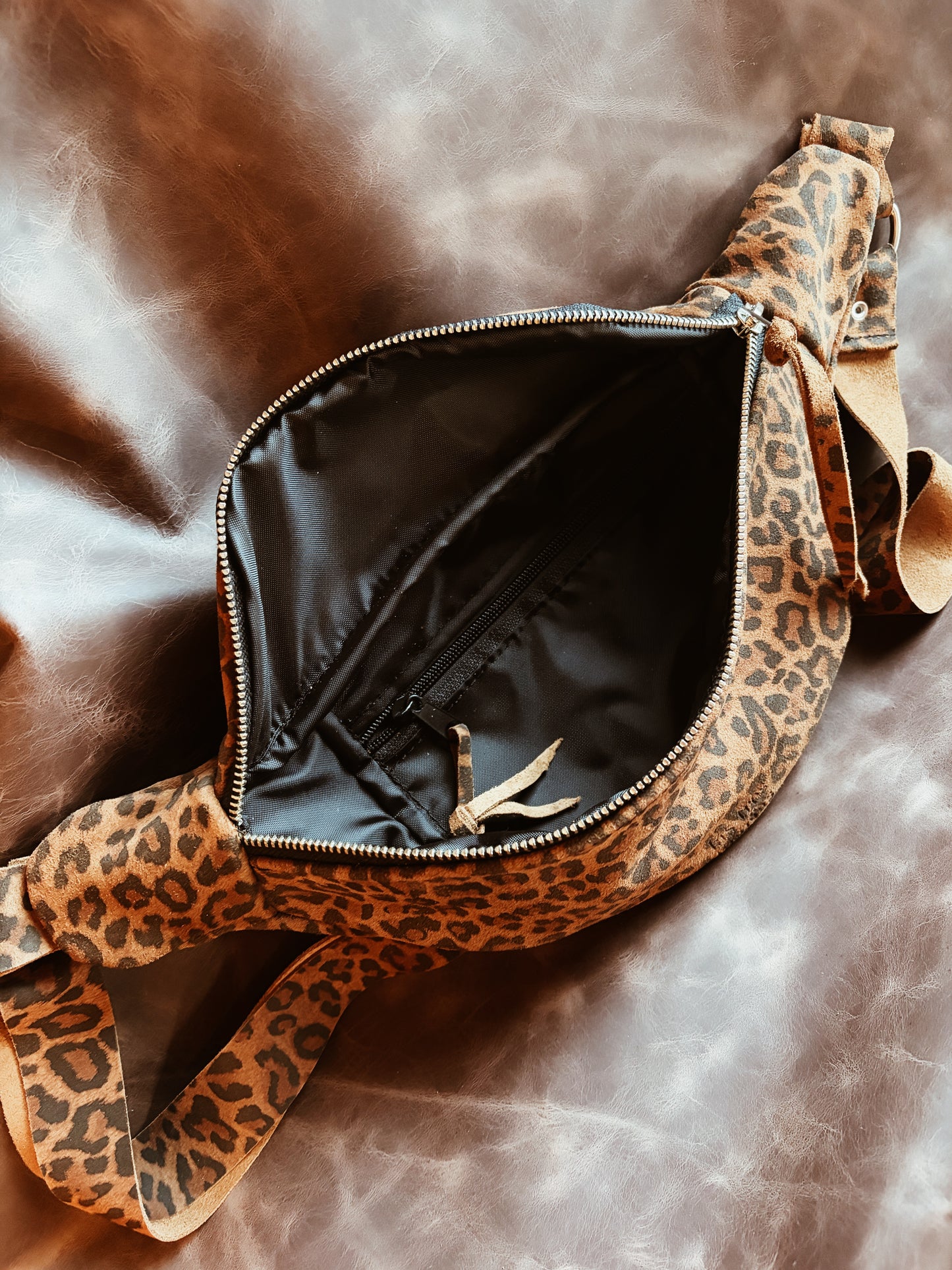 Riñonera animal print reno a avellana