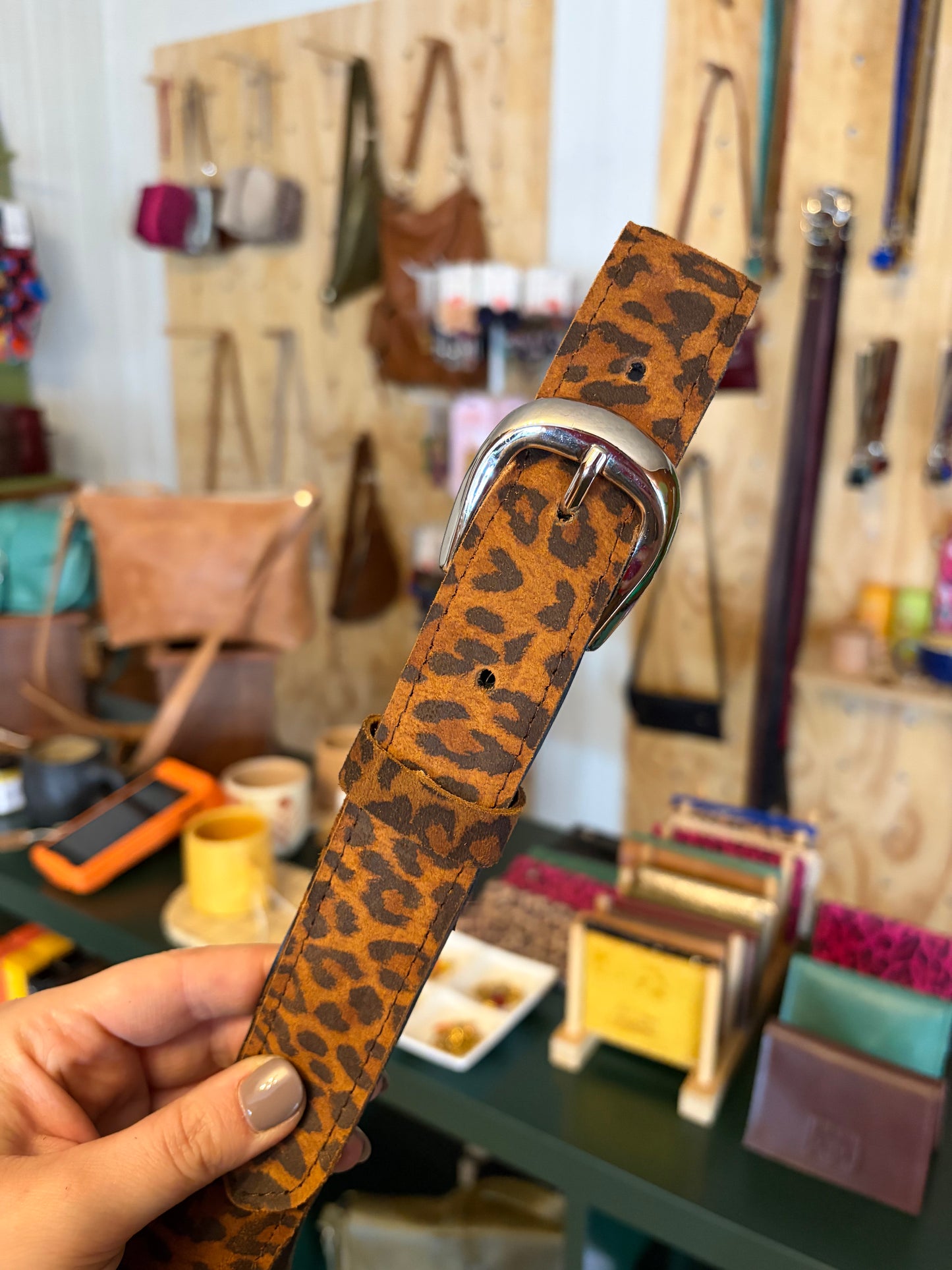 Cinturon de reno animal print avellana básico