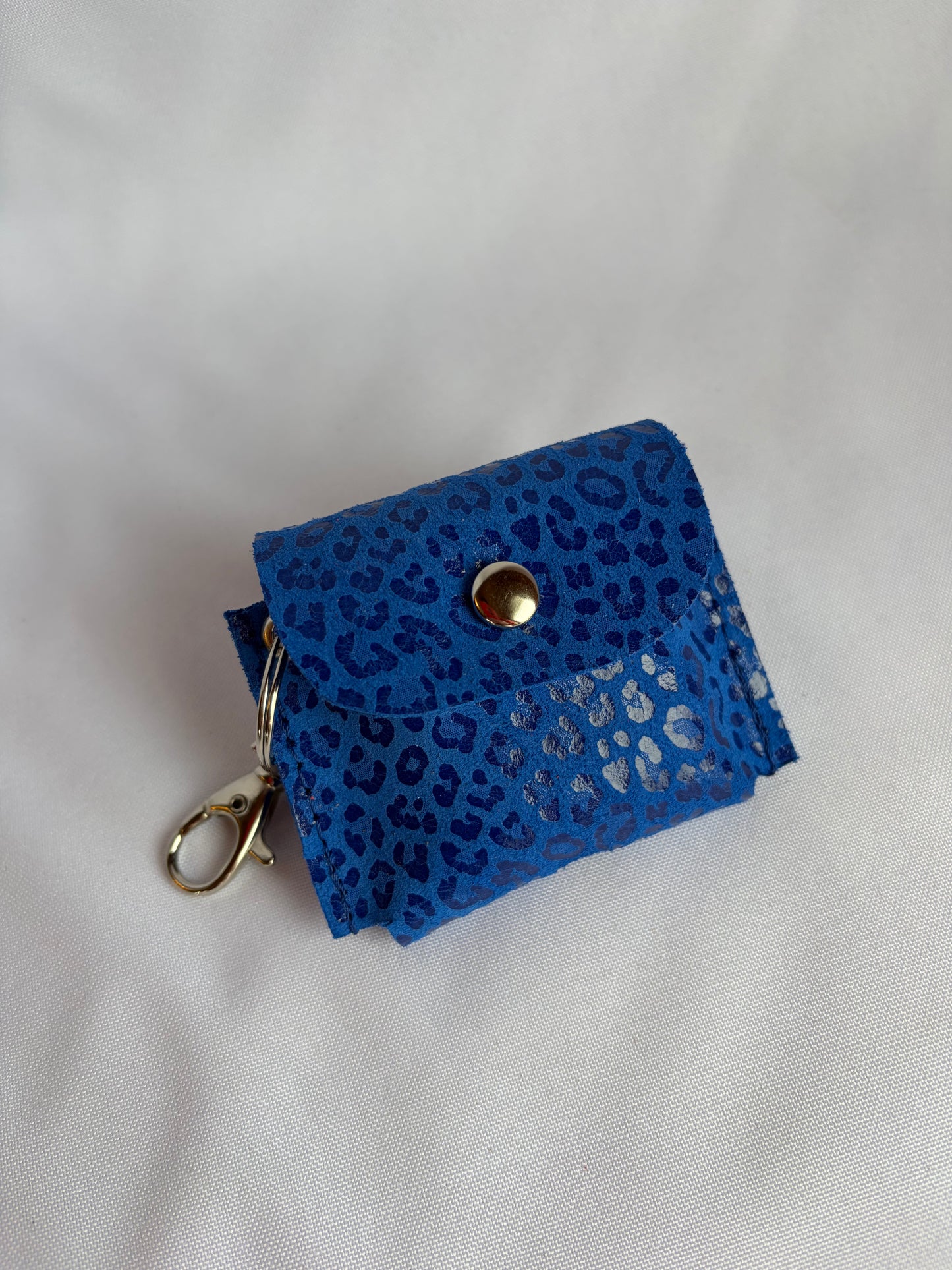Funda AirPods cuero chita azul