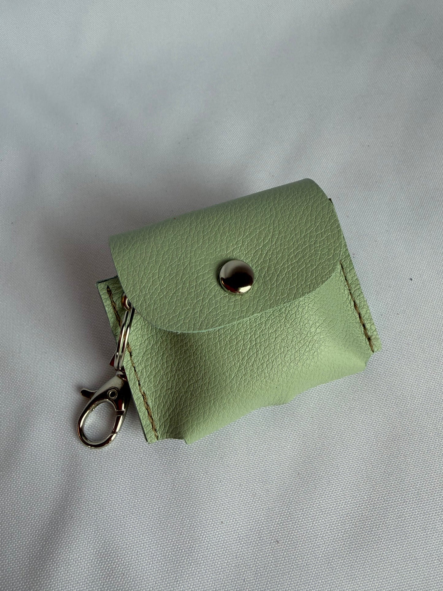 Funda AirPods cuero verde menta