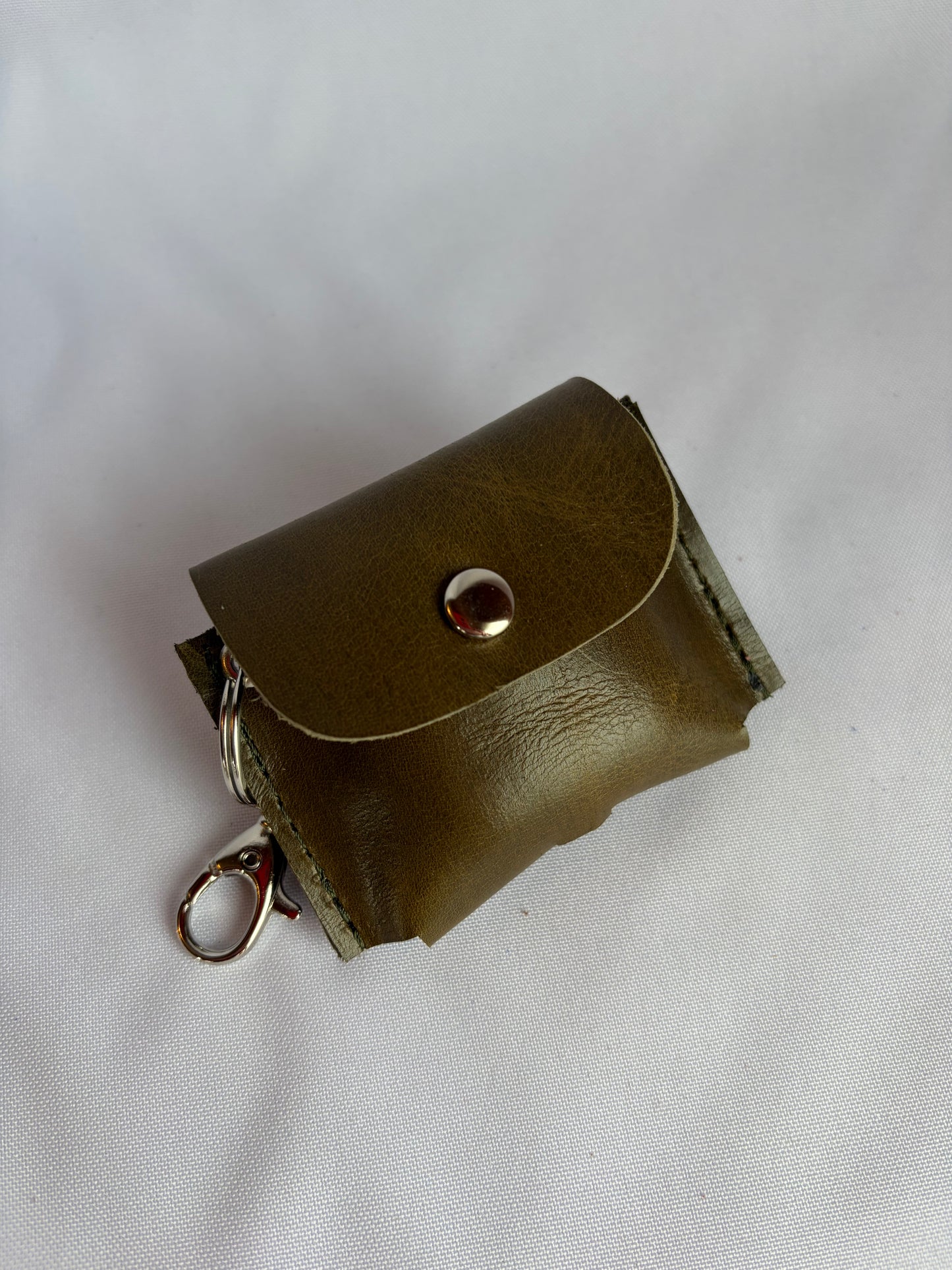 Funda AirPods cuero verde olivo