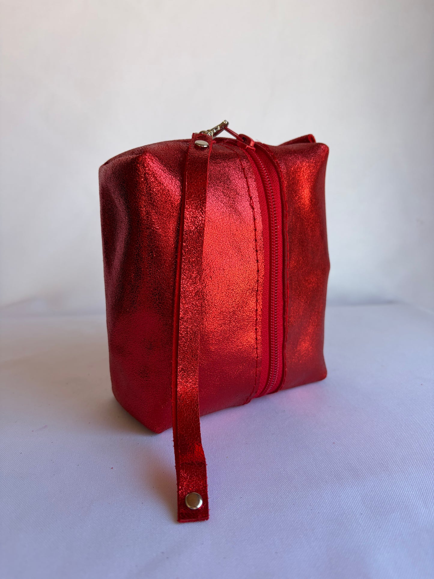 Cosmetiquero de cuero box rojo metalico