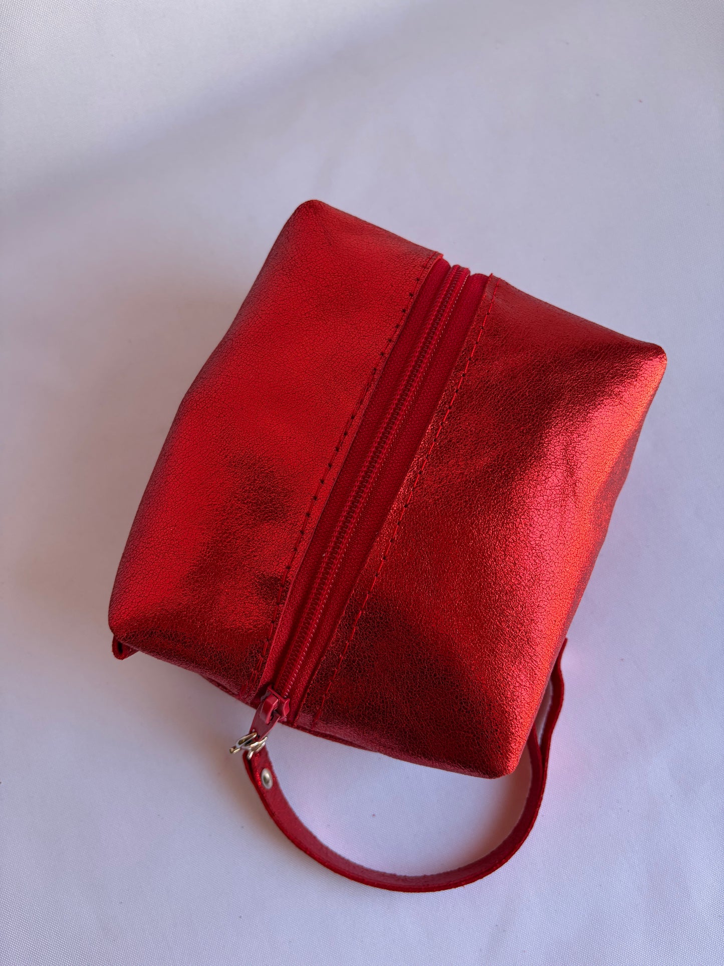 Cosmetiquero de cuero box rojo metalico