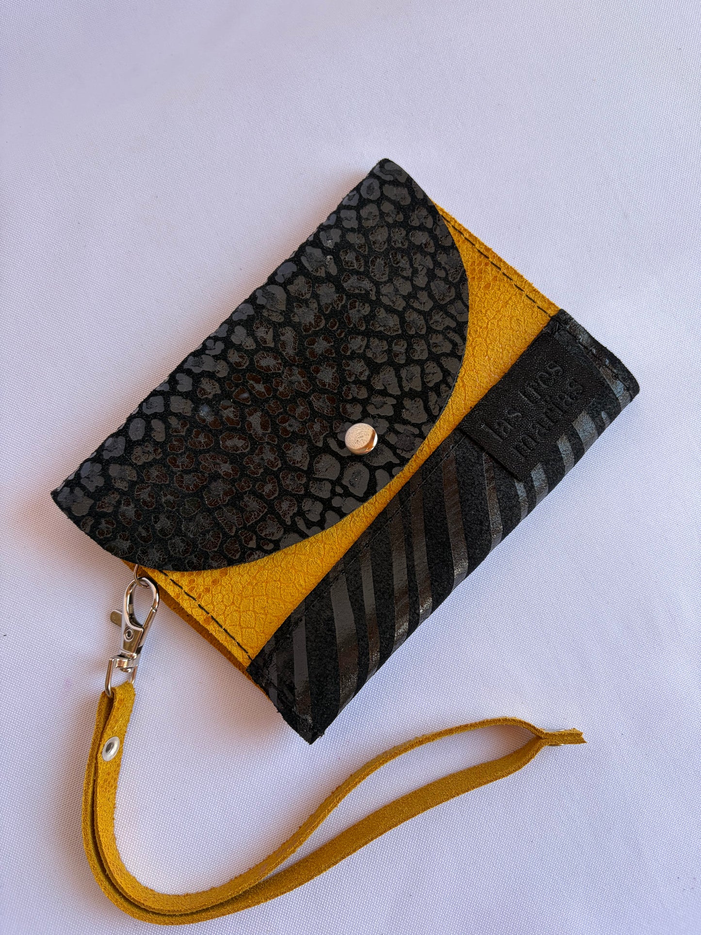 Billetera de cuero mediana mixta ( mostaza, cebra y chita negro)