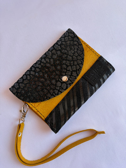 Billetera de cuero mediana mixta ( mostaza, cebra y chita negro)
