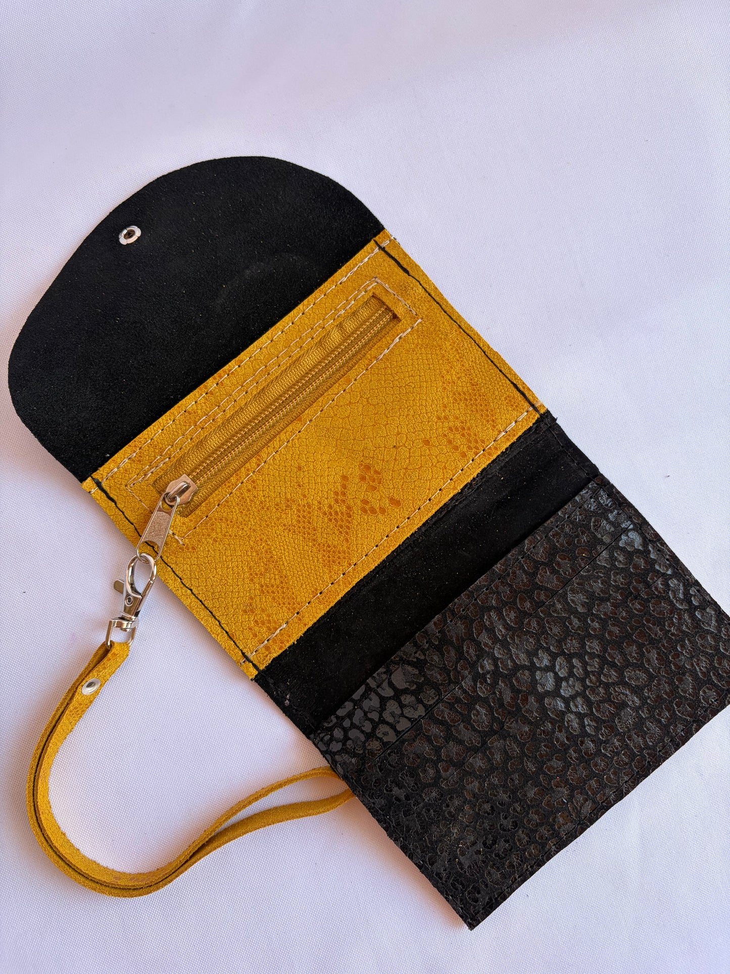 Billetera de cuero mediana mixta ( mostaza, cebra y chita negro)