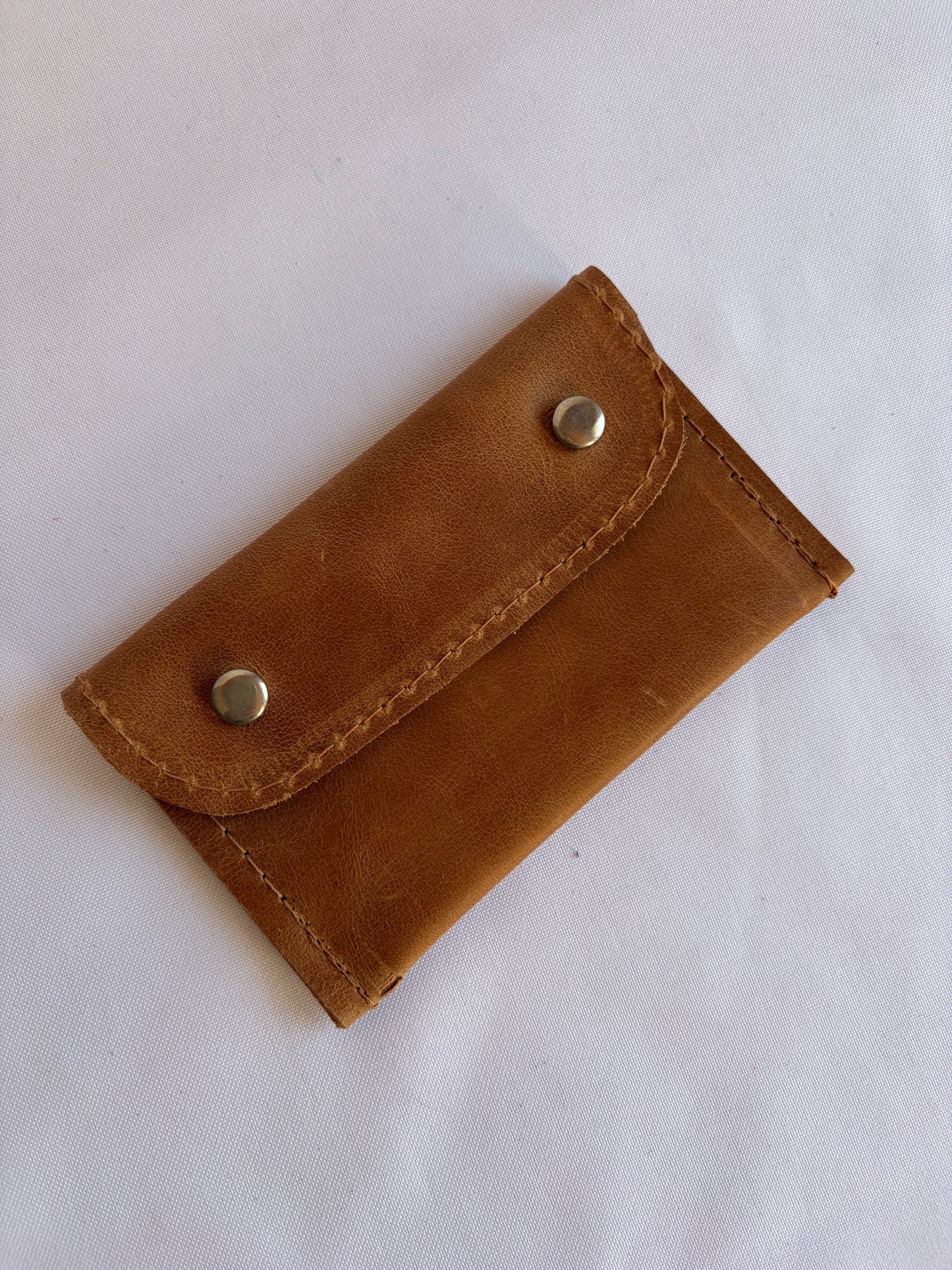 Tarjetero doble broche camel