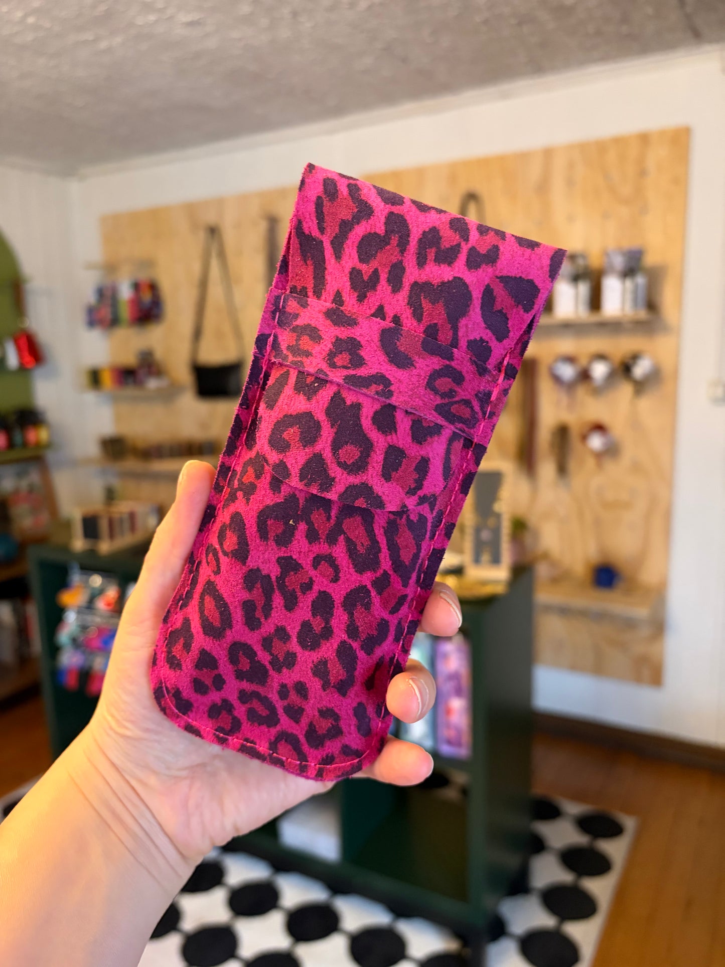 Funda de lentes animal print fucsia