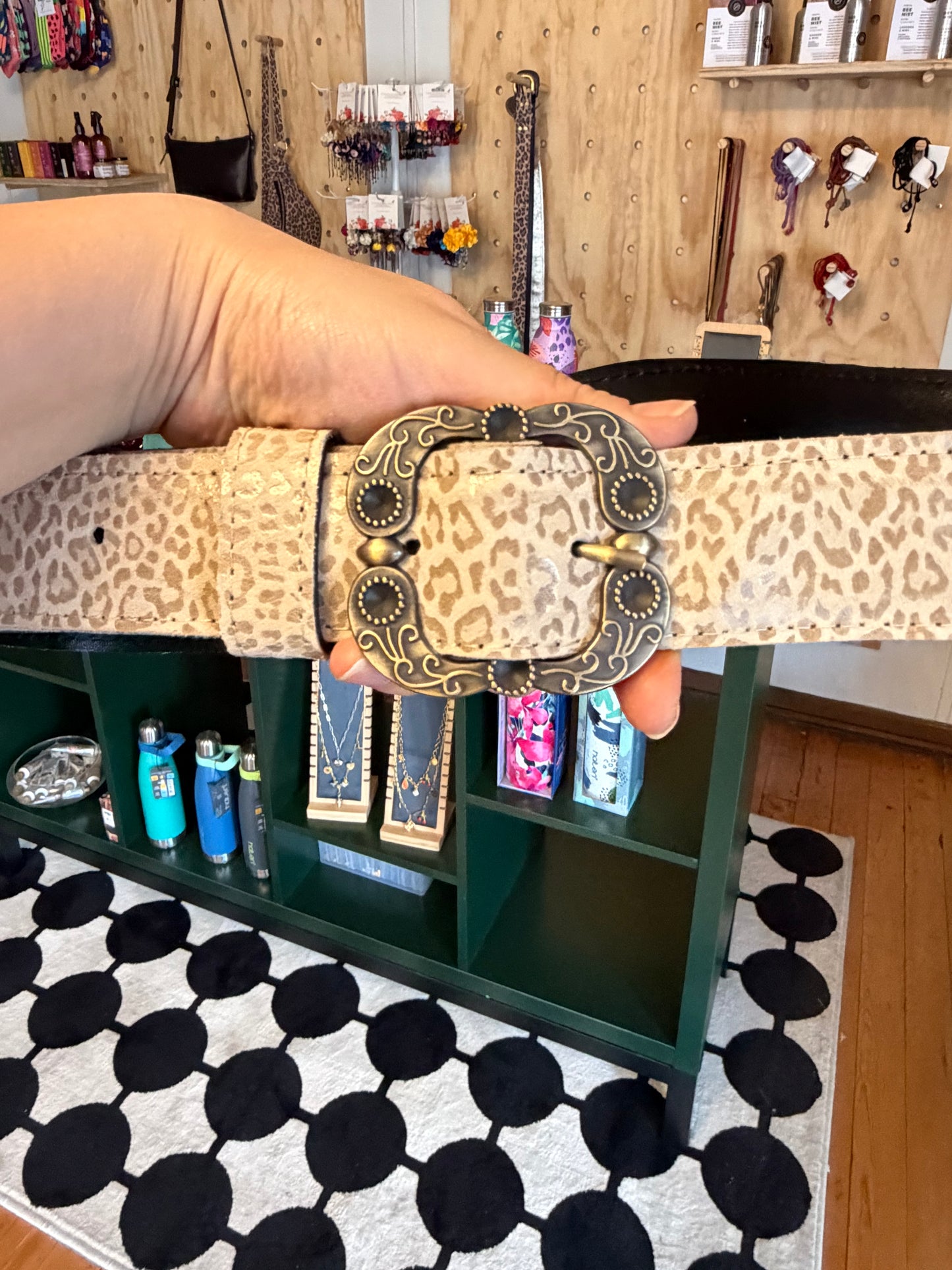Cinturón de cuero chita arena con hebilla diseño envejecida
