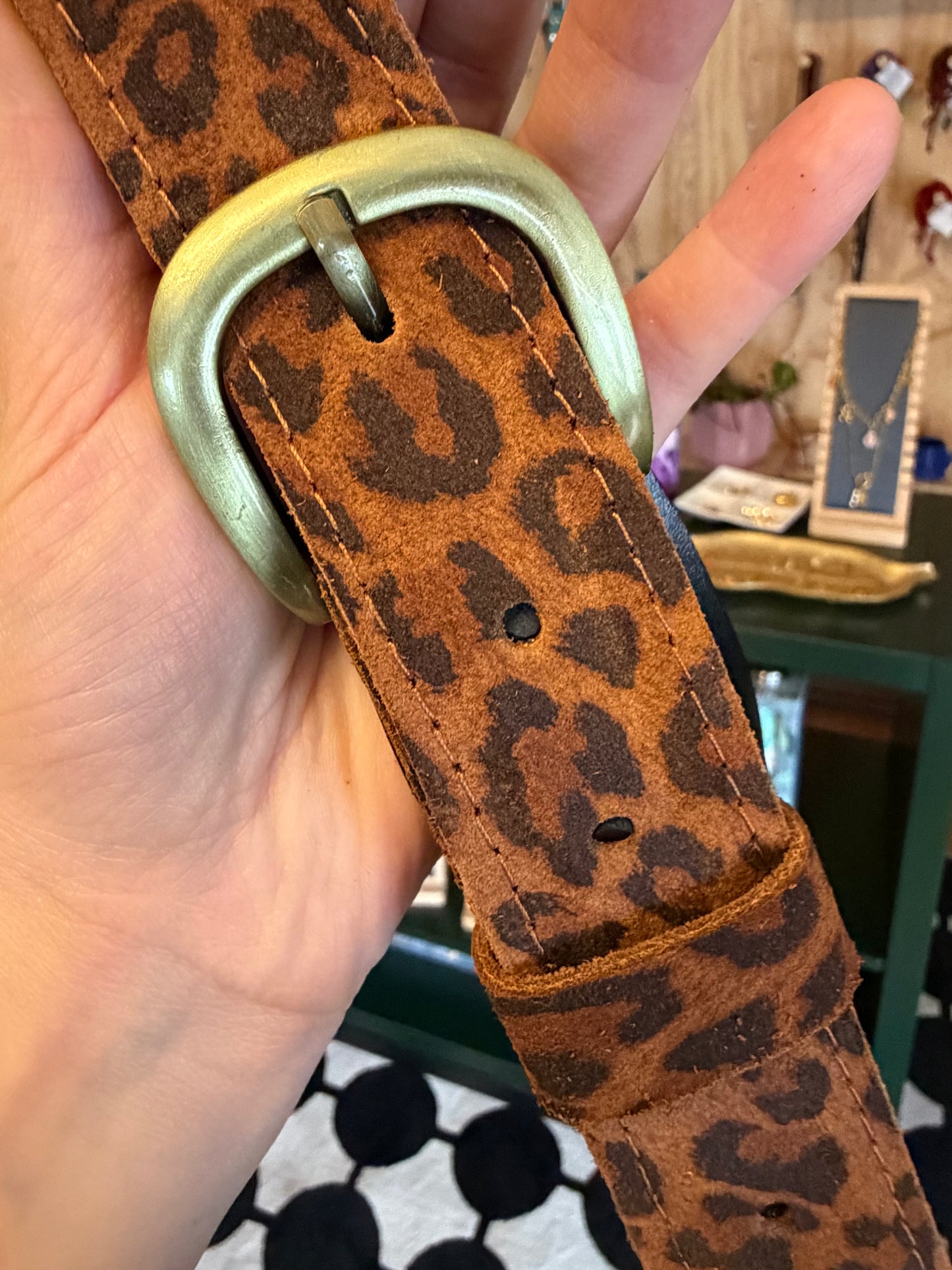 Cinturón de cuero animal print avellana hebilla dorada