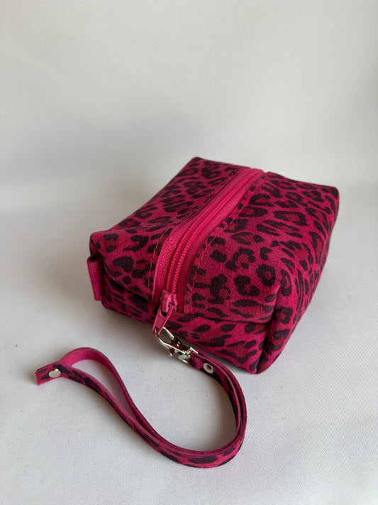 Cosmetiquero box de cuero animal print fucsia