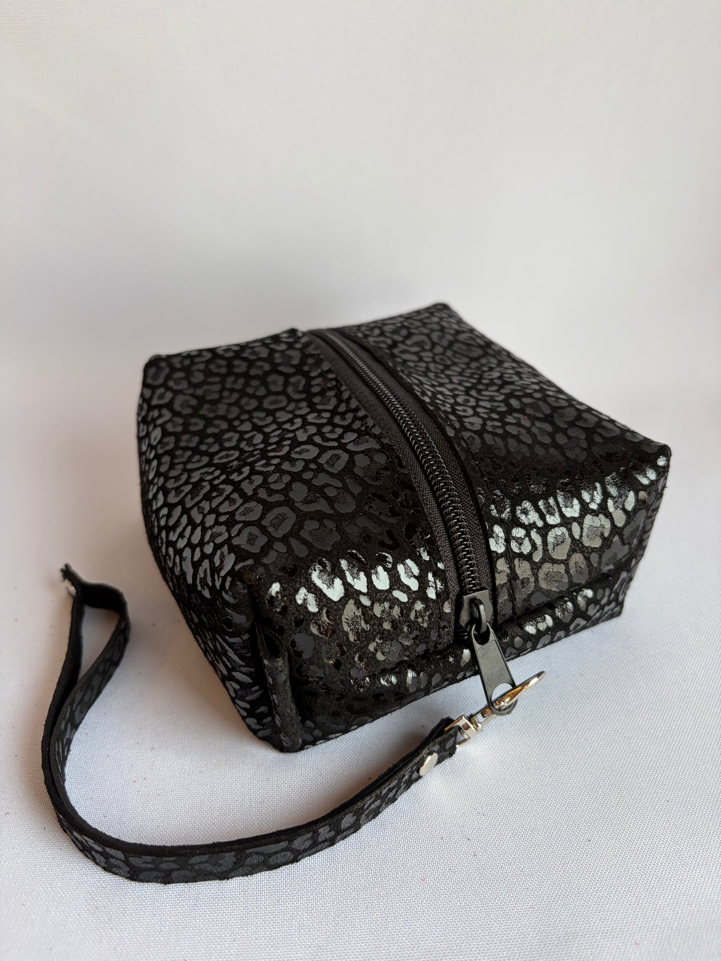 Cosmetiquero box de cuero chita negro