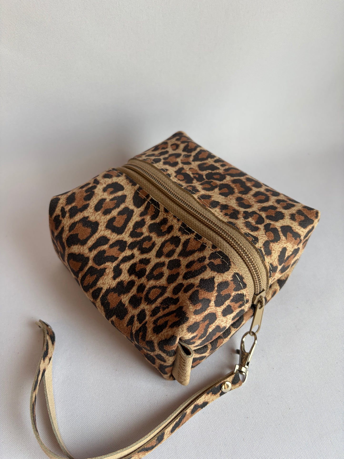 Cosmetiquero box de cuero animal print clasico