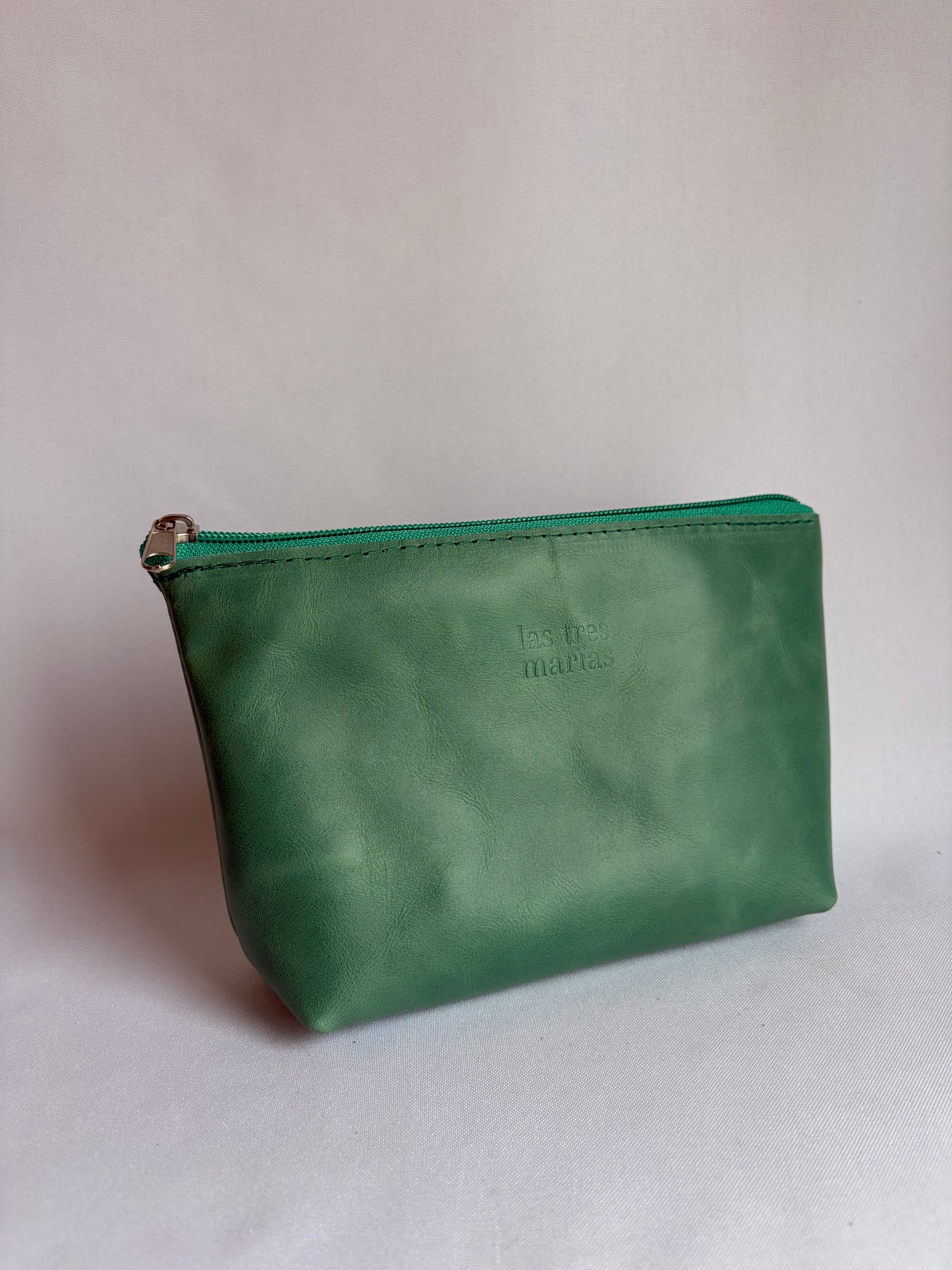 Cosmetiquero básico de cuero turquesa