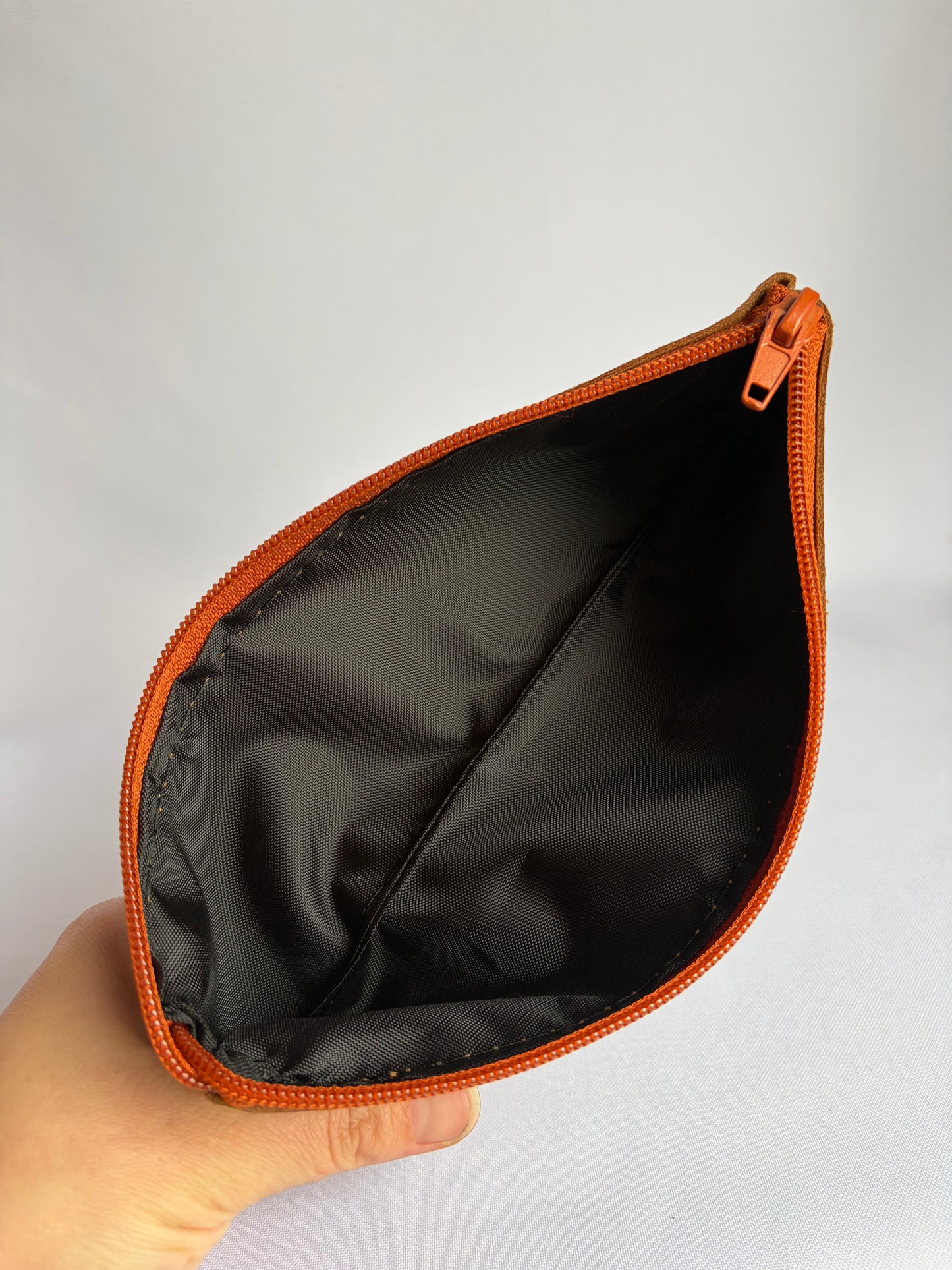 Estuche de cuero café cuadros