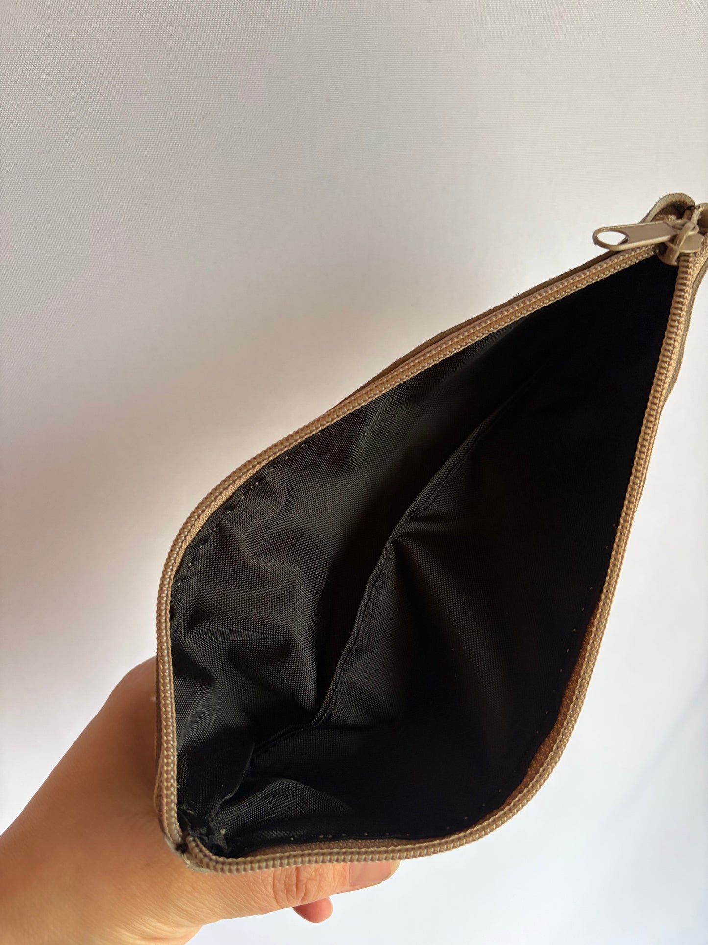 Estuche de cuero animal print