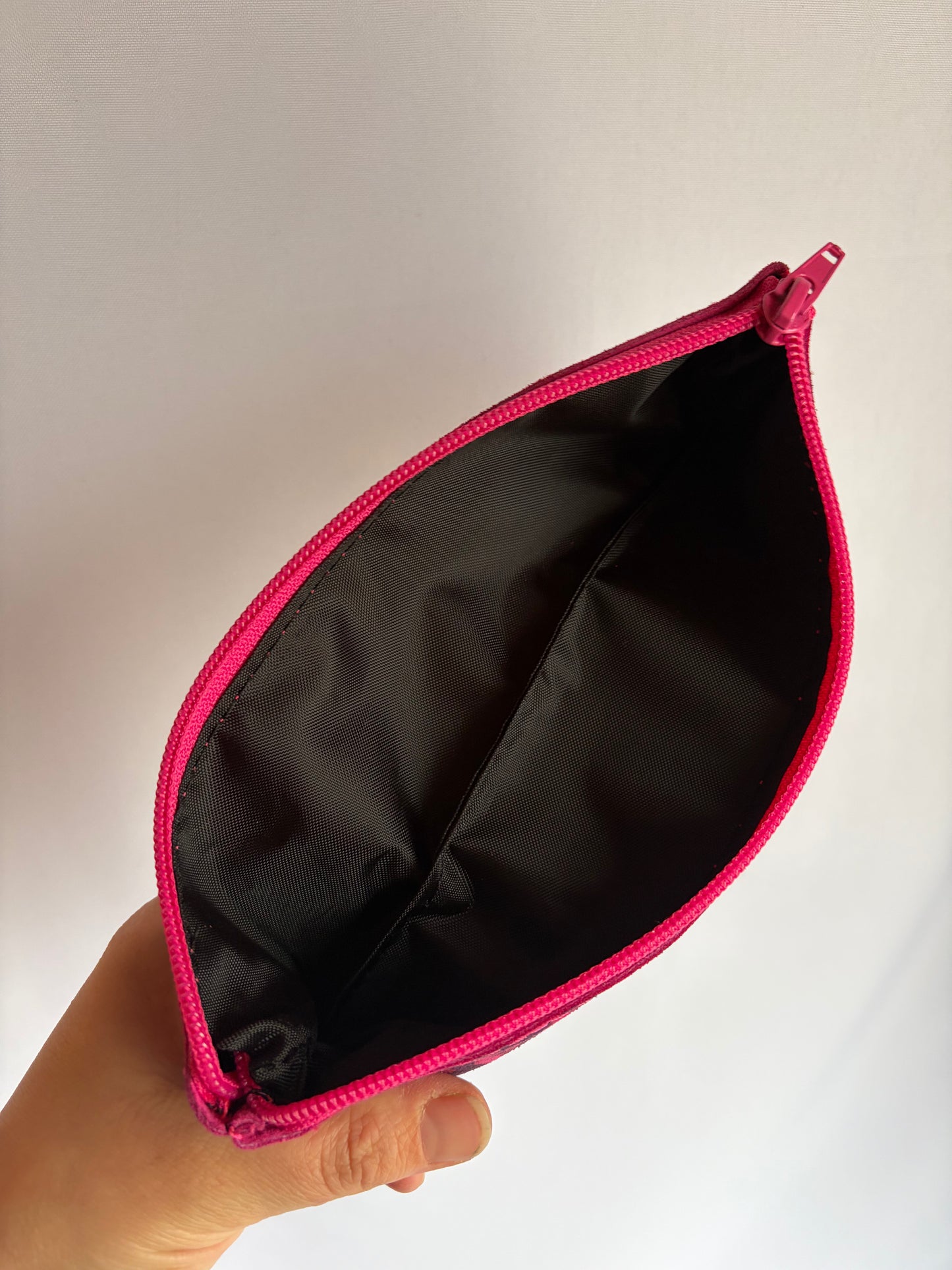 Estuche de cuero animal print fucsia