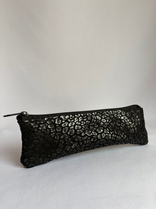 Estuche de cuero chita negro