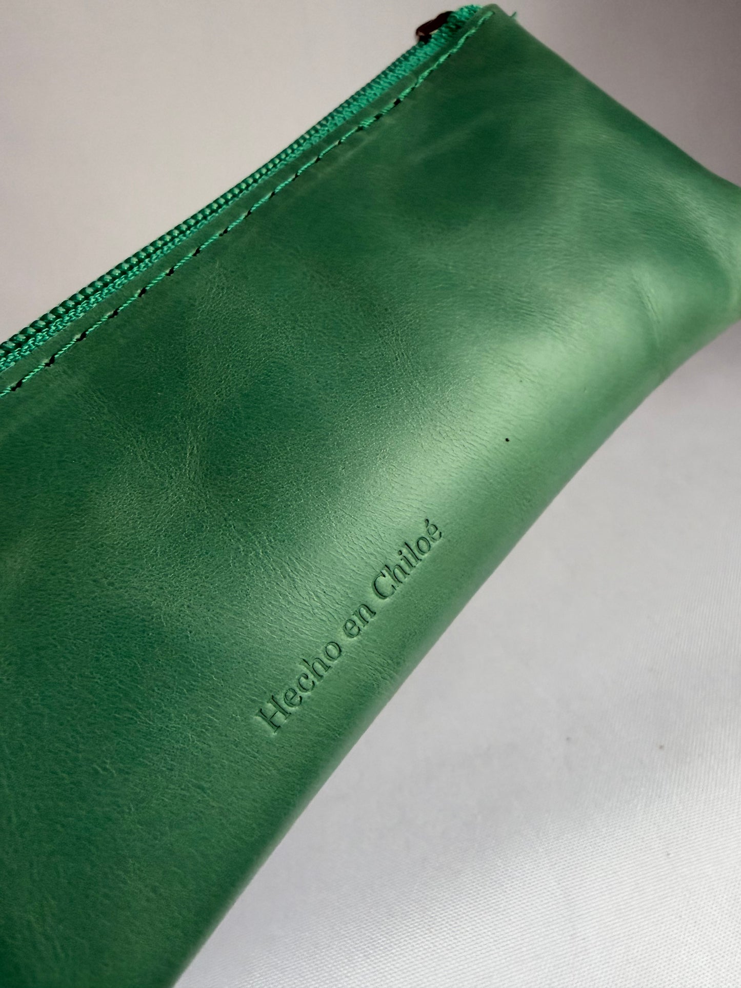 Estuche de cuero turquesa