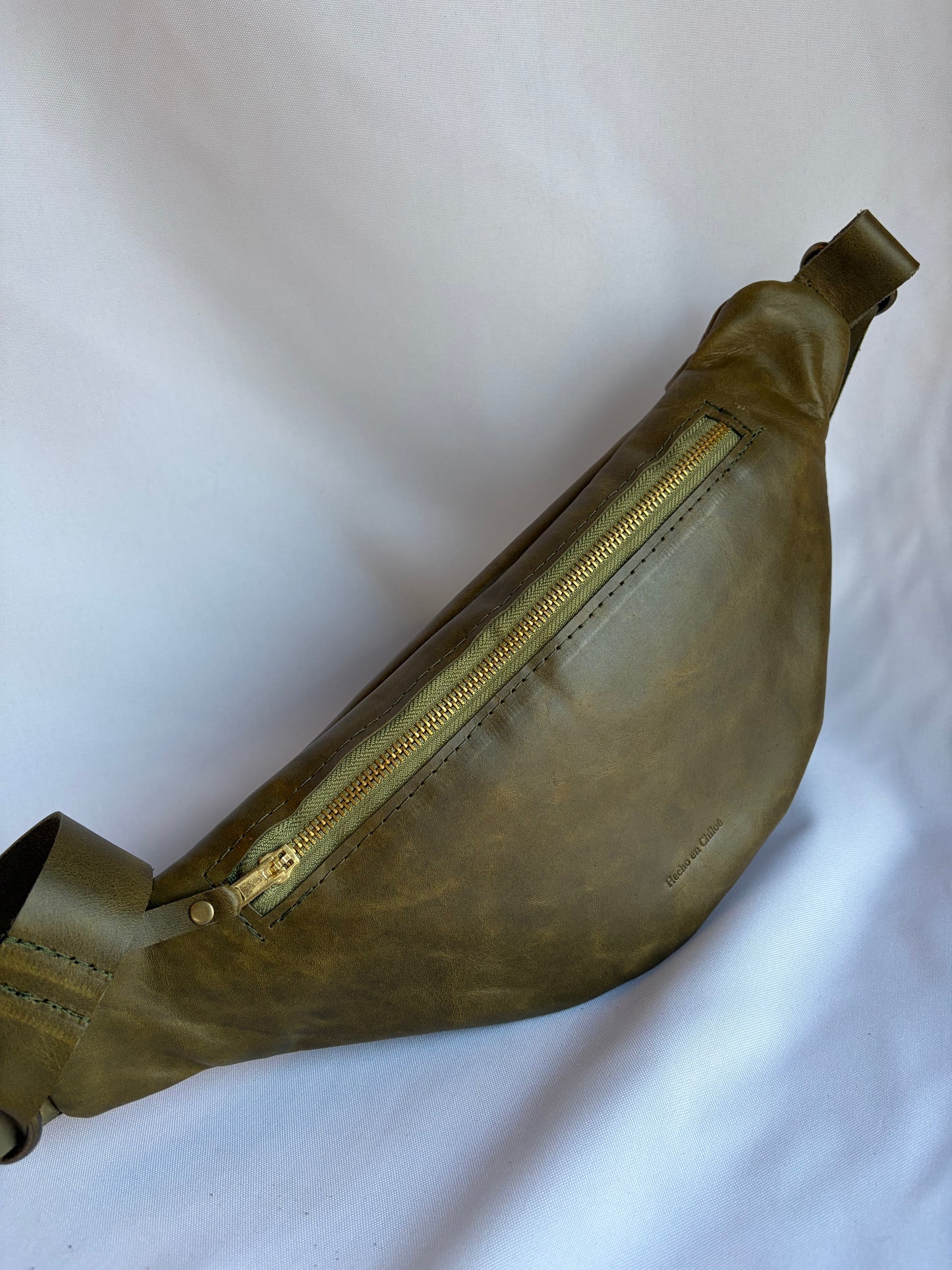 Riñonera cuero verde musgo