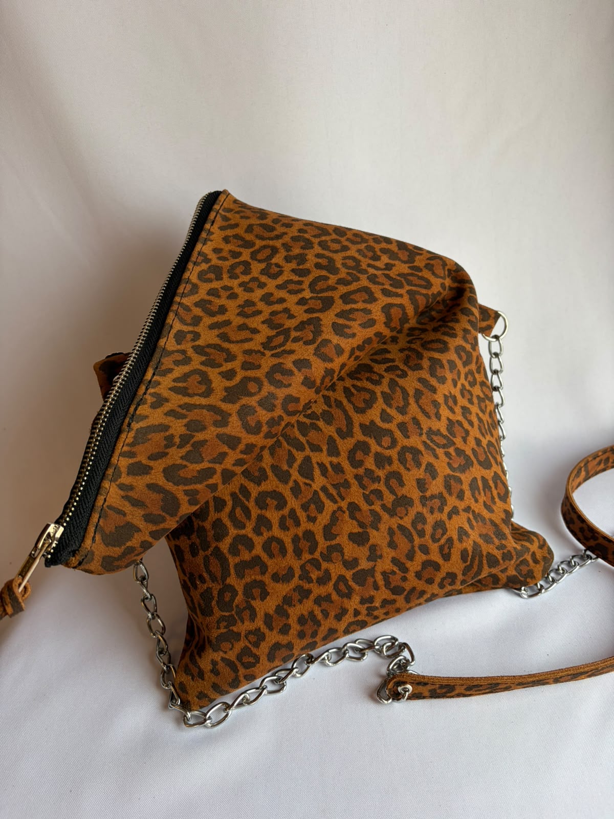 Bandolera Vicenta de cuero reno animal print Avellana